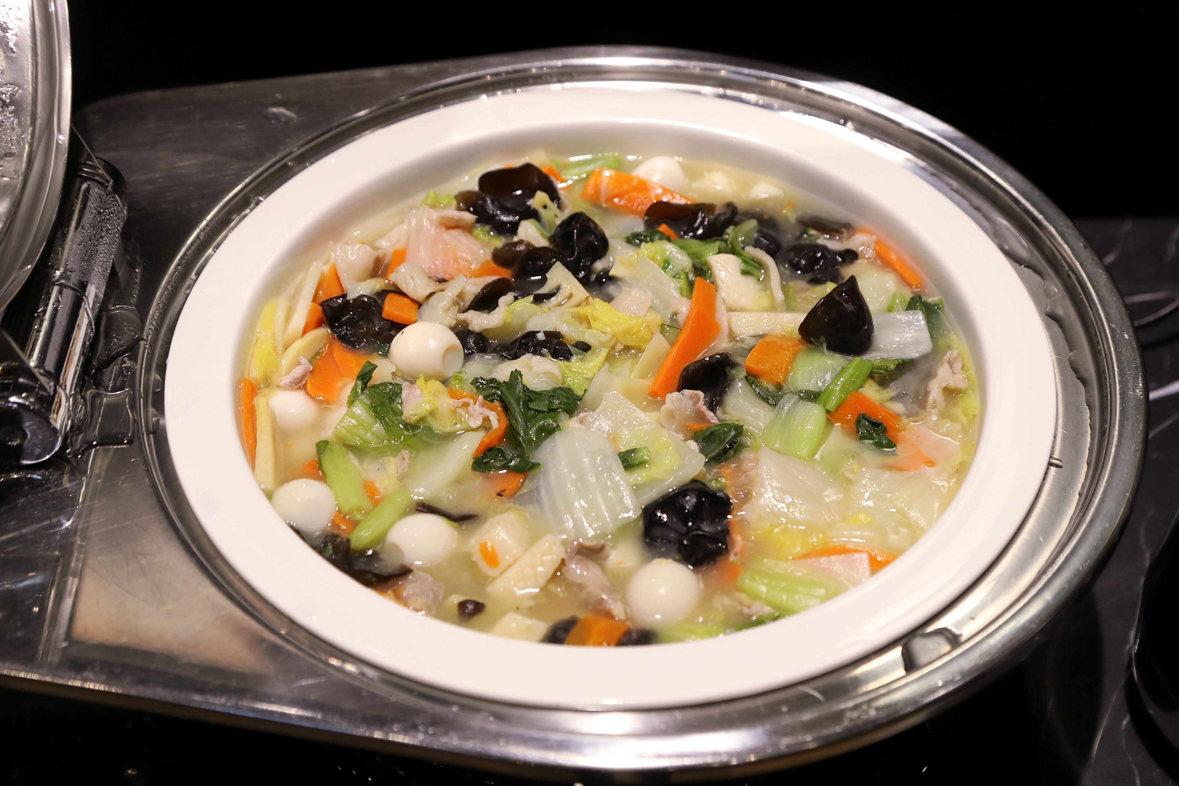 Tiệc buffet sáng: Tám báu vật