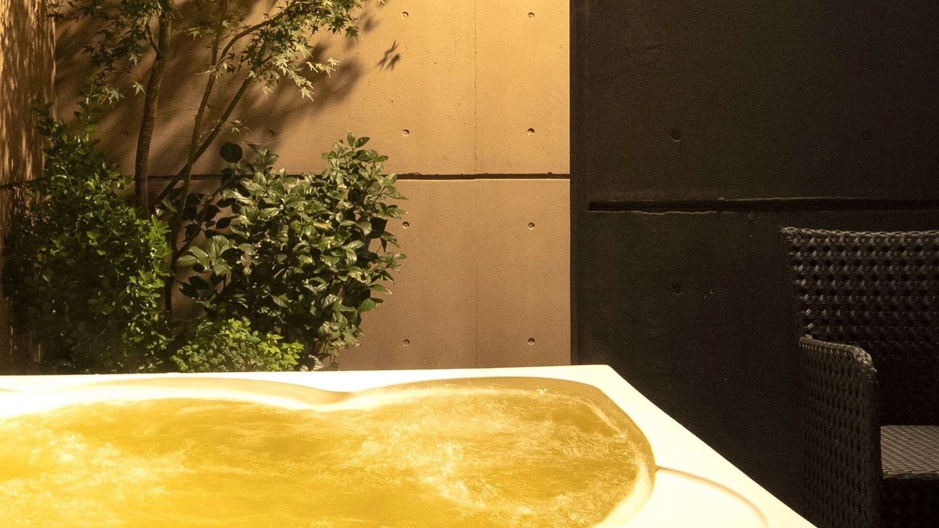 [Japanese-Western room/Jacuzzi bath] With open-air bath