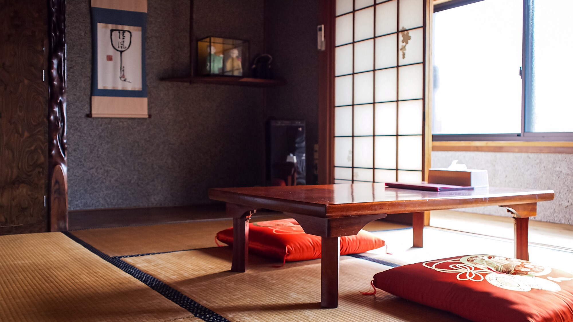 ・ [Old-fashioned Japanese-style room] A calm room with an alcove