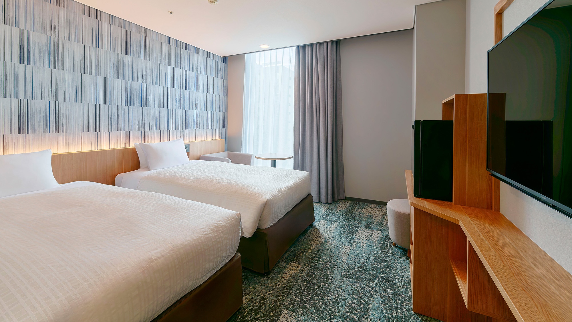 [Twin Room / 22 sq m] A simple, bright, and light-filled space to soothe your travel fatigue.