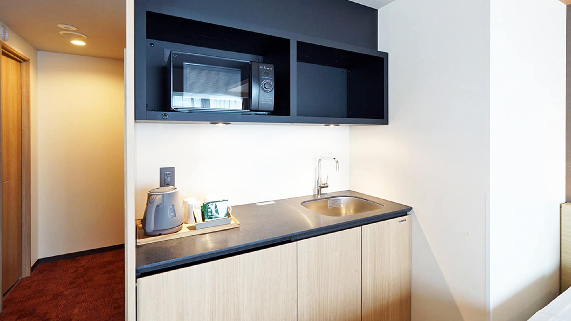 [Family Room B] A spacious 42㎡ comfortable room with a mini kitchen.
