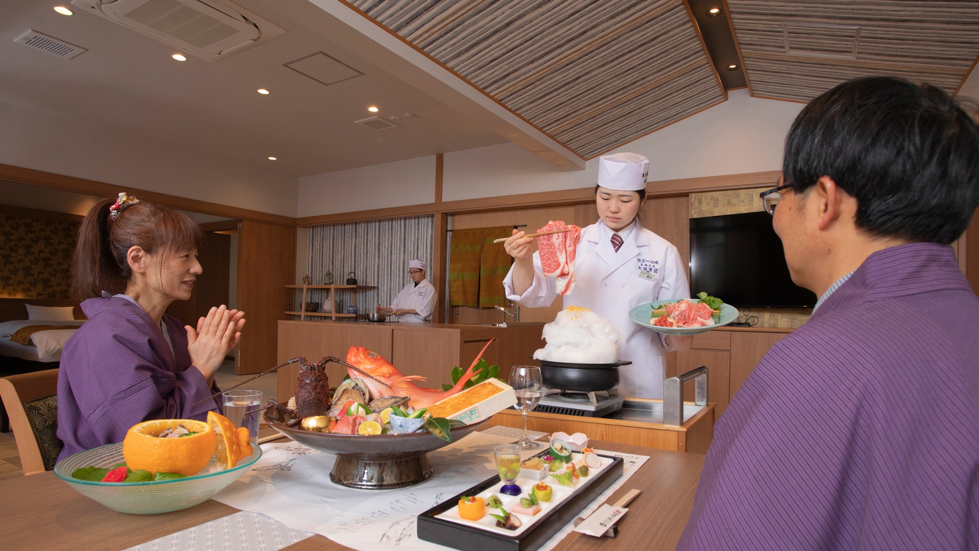 [Annex 1F reserved special room "Taiko" 140 square meters] When changing to room meal (extra charge), Itamae will make a business trip to the room.