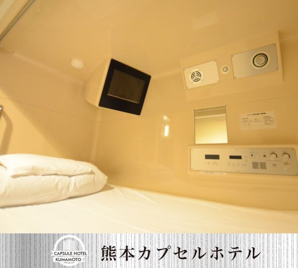 私人房間膠囊上層型在床上