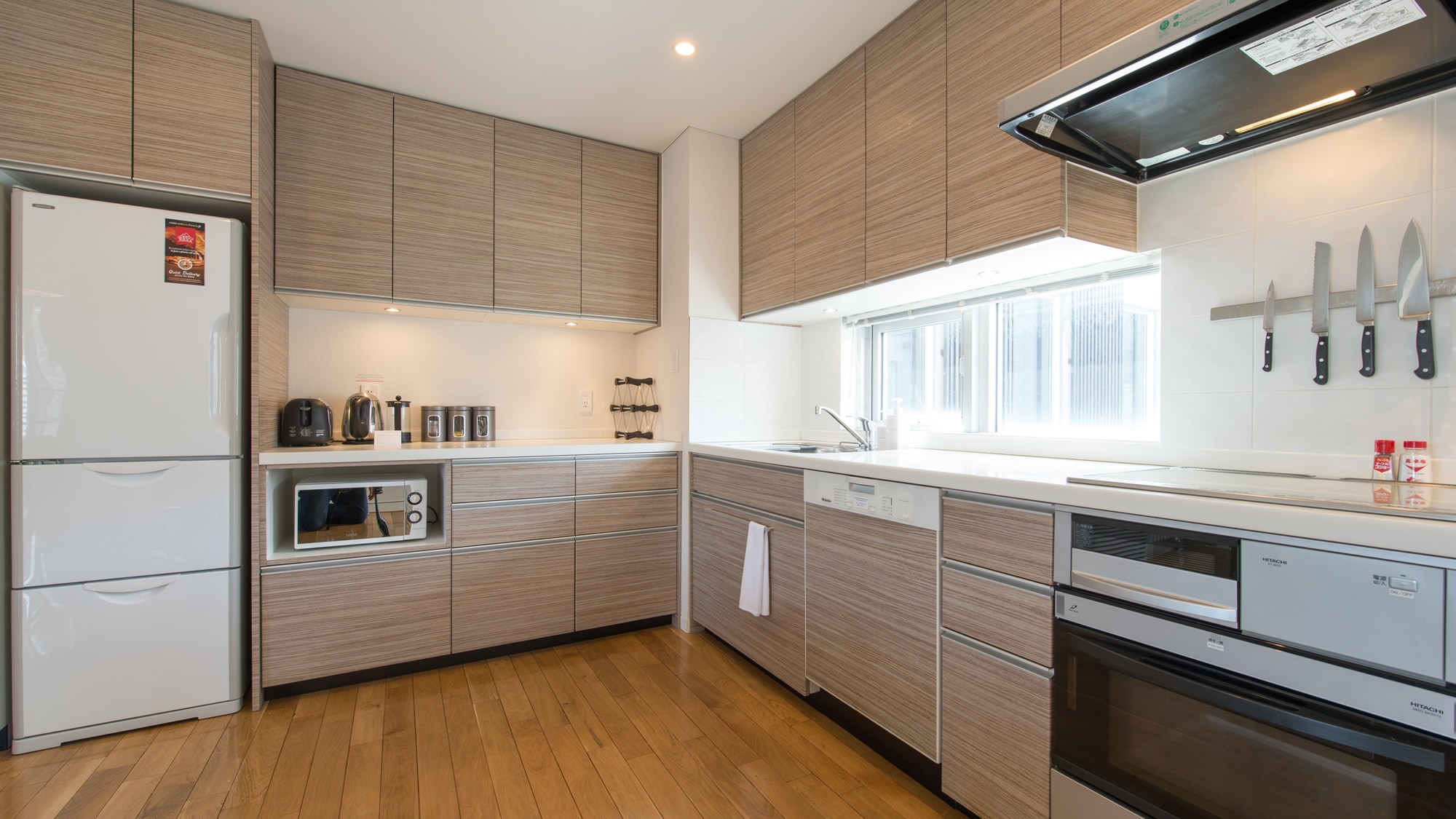 Kitchen equipped with cookware and cutlery