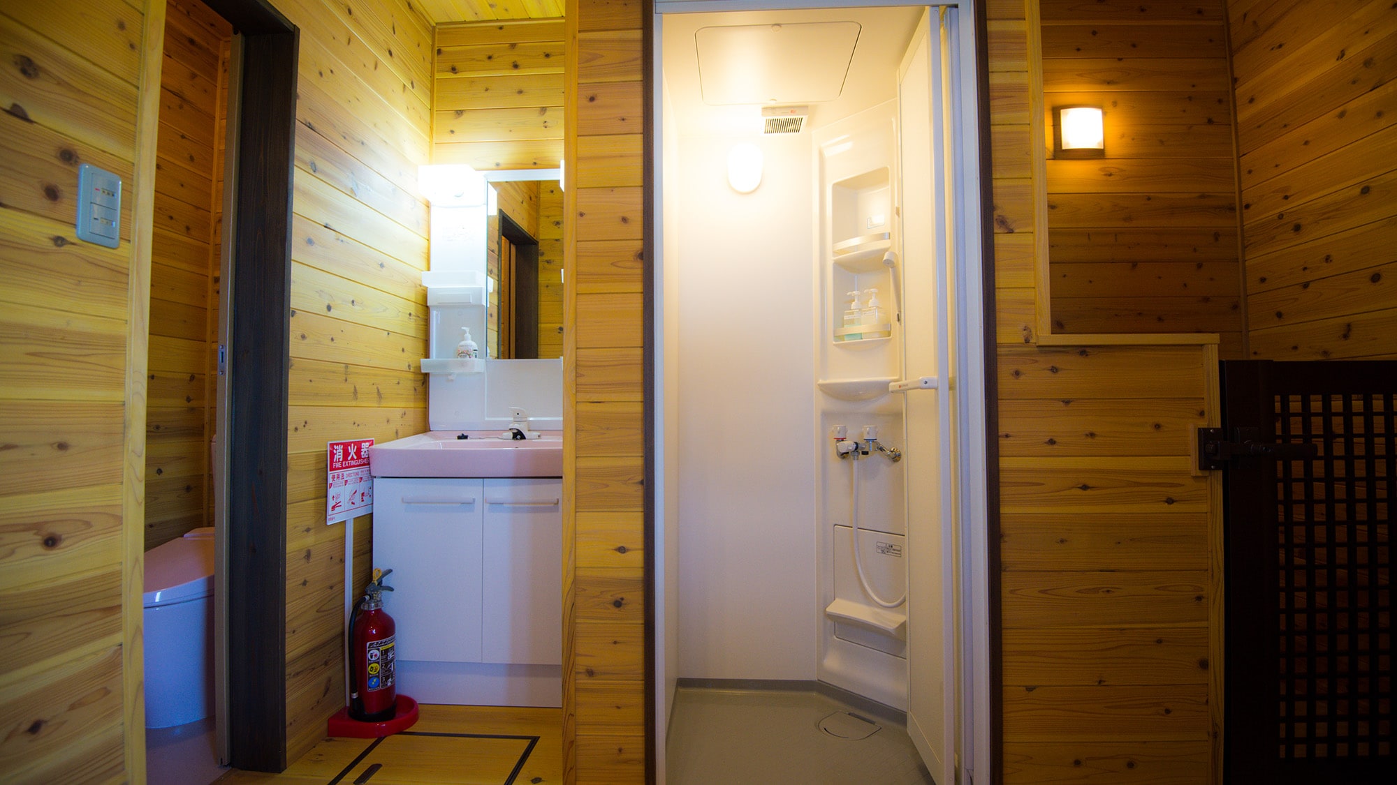 *[Cottage F/G/H/J] Equipped with a separate shower room and toilet (with heated toilet seat)!