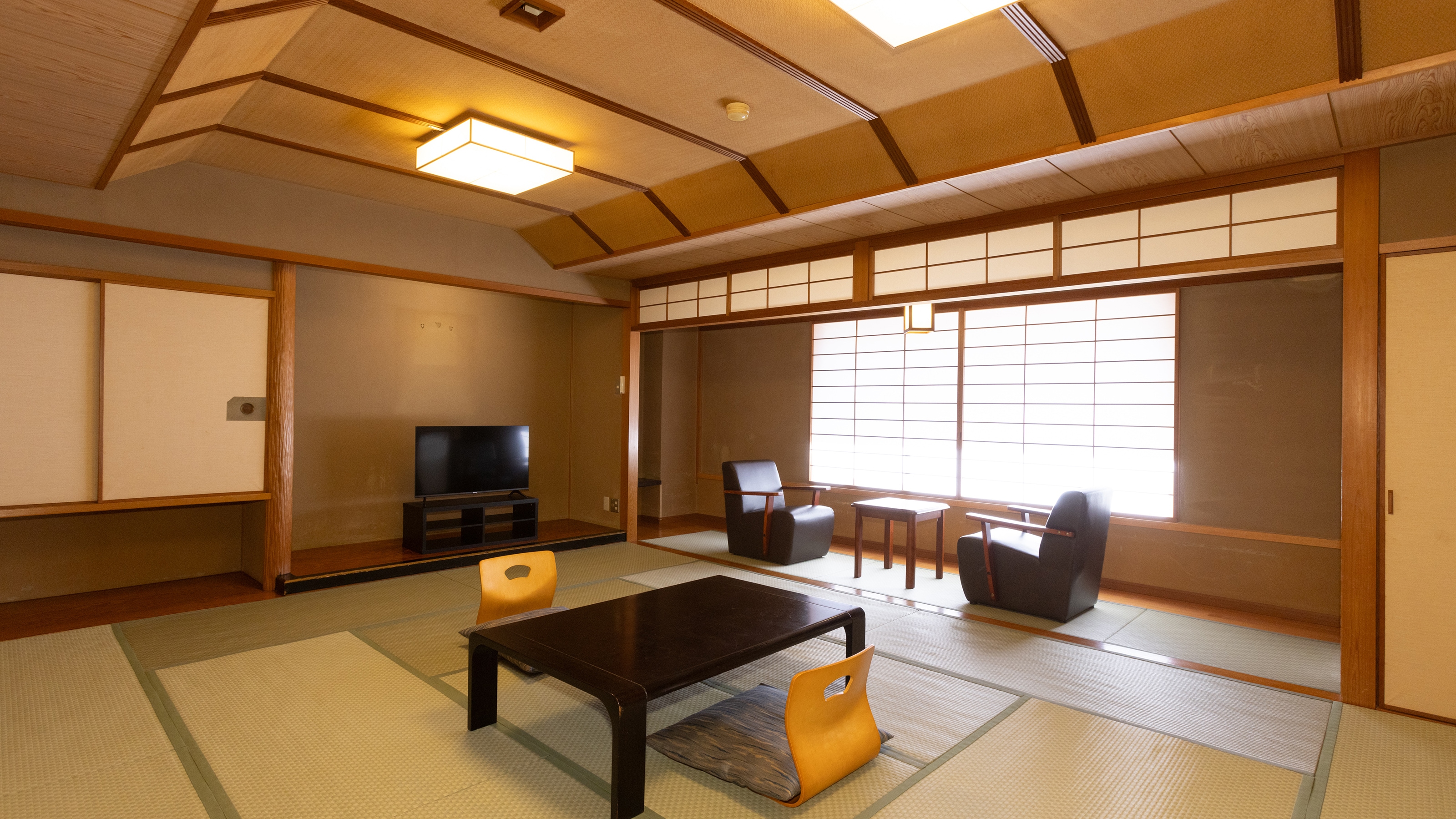 [Japanese-style room 12.5 tatami mats or more]