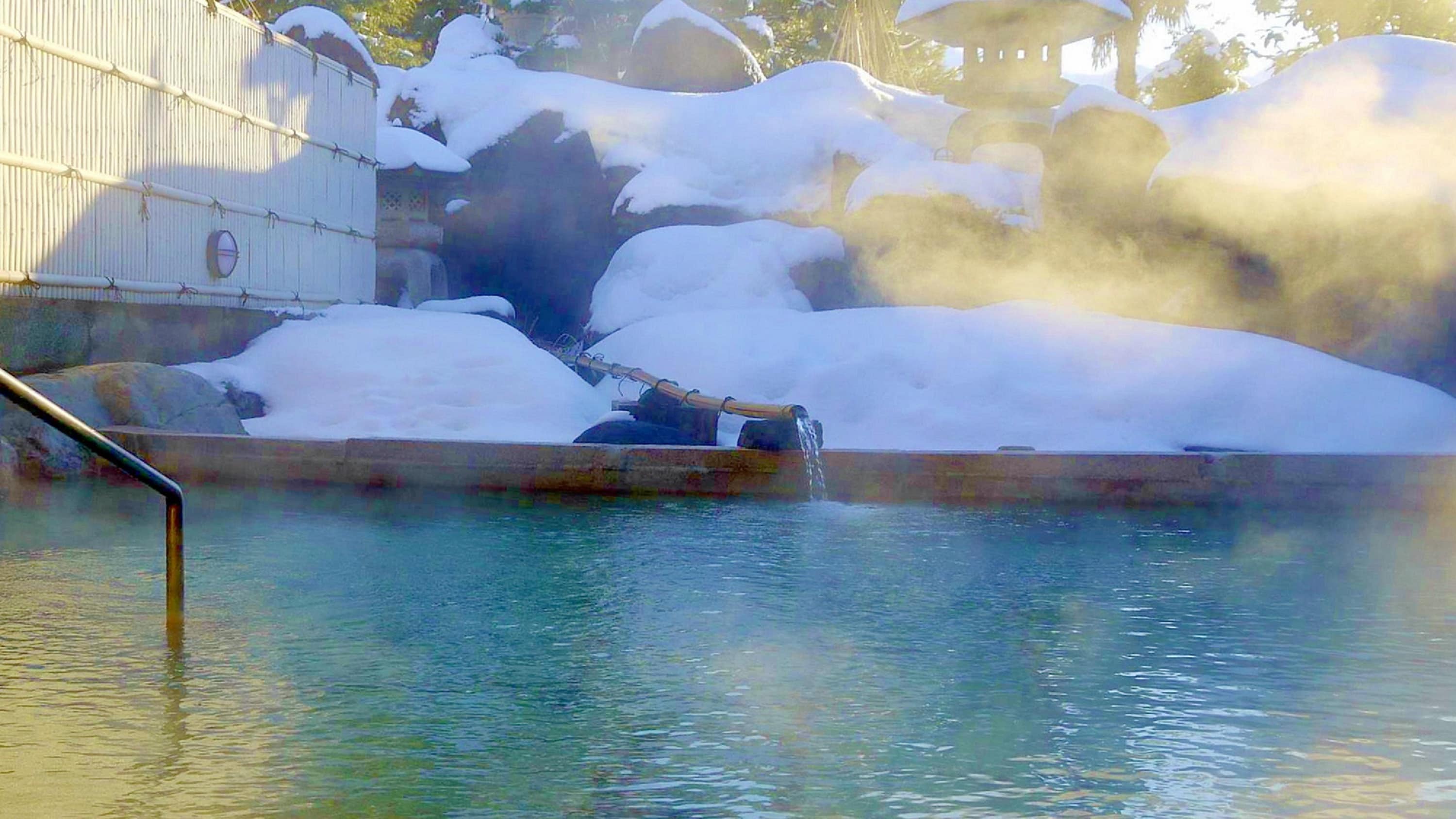 Snow-viewing open-air bath