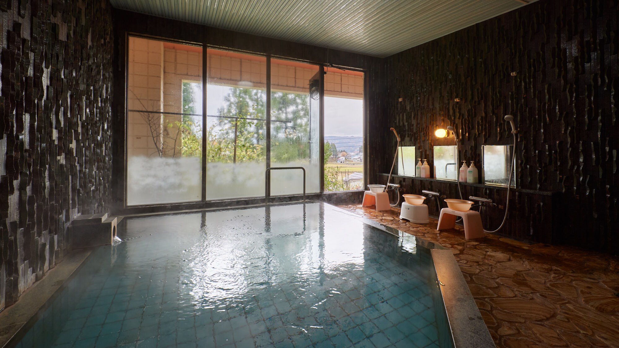 Large public bath, women's bath