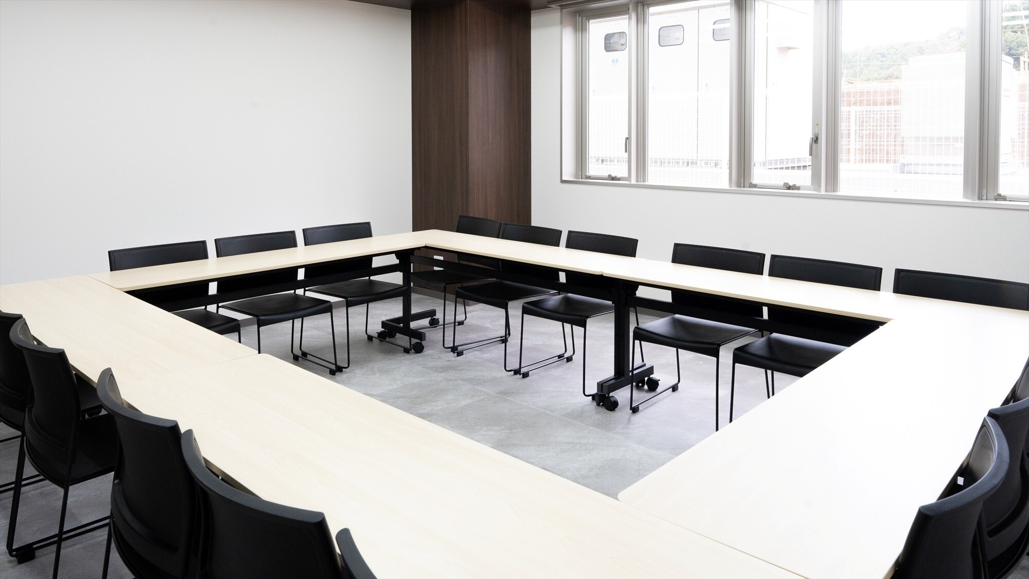 Phòng họp nhỏ (sức chứa tối đa 18 người / 30,87 m²)