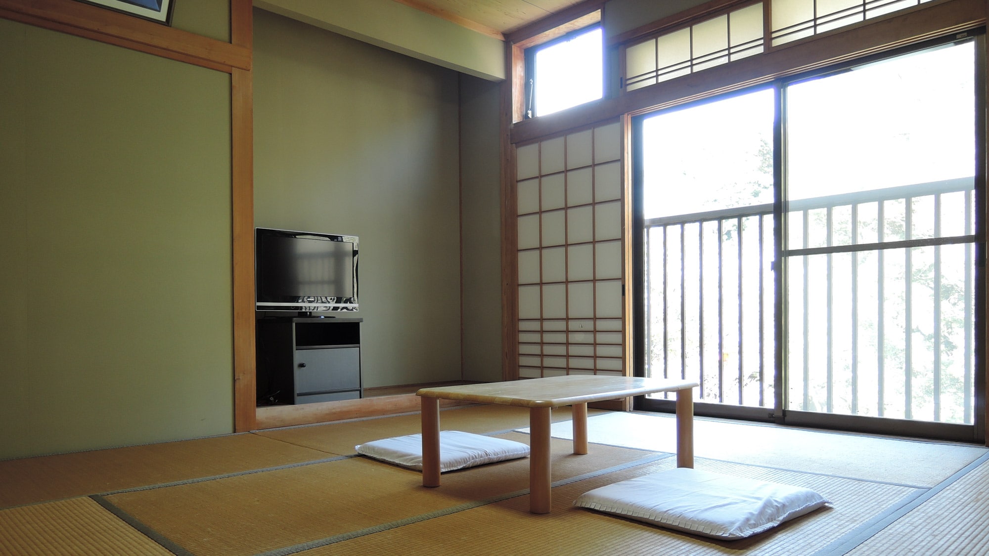 * [Room] Japanese-style room 8 tatami mats ☆ It is a pure Japanese style and has a calm atmosphere.