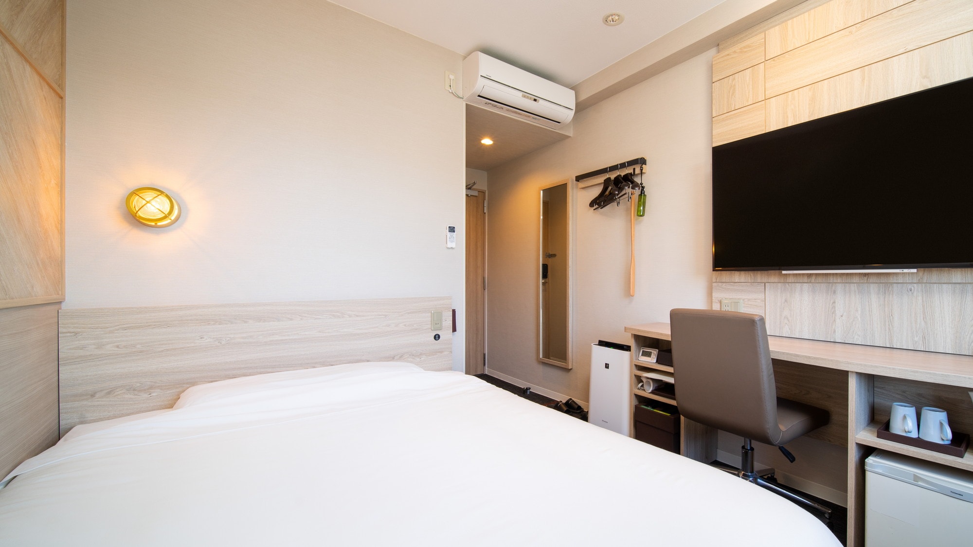 Một chiếc giường rộng 150cm và một tấm nệm có độ cứng vừa phải sẽ đảm bảo cho bạn một giấc ngủ ngon.