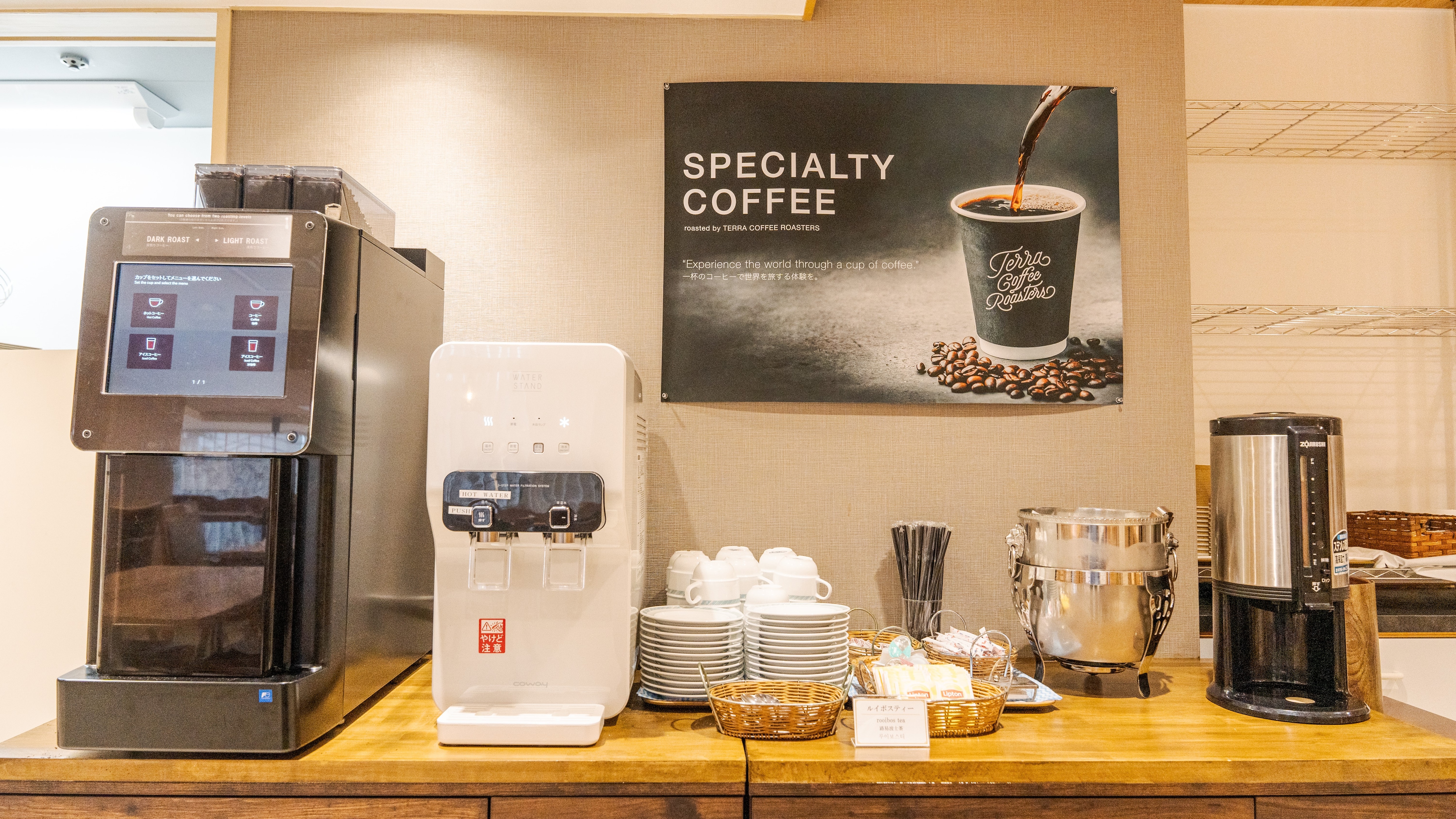 조식 뷔페/커피와 각종 무료 음료도 준비되어 있습니다.