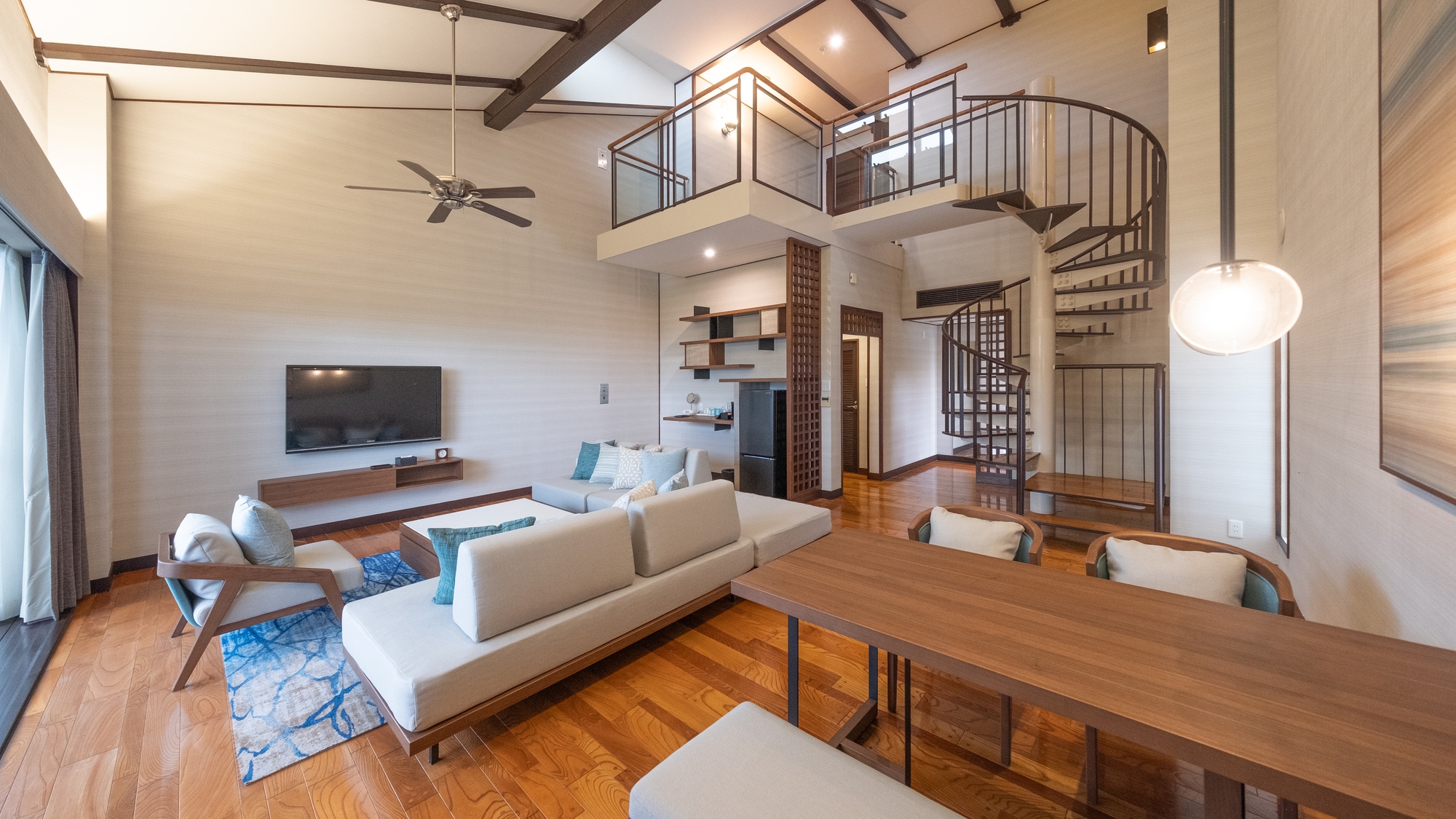Grand Suite (125 sqm) A spacious living space that combines sophistication and relaxation