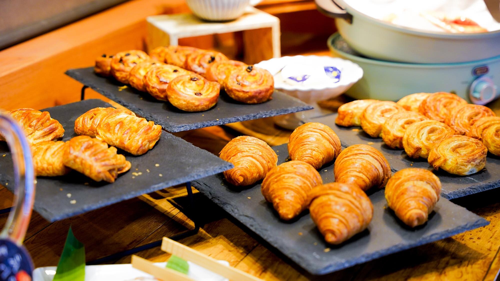 [Breakfast] Freshly baked bread