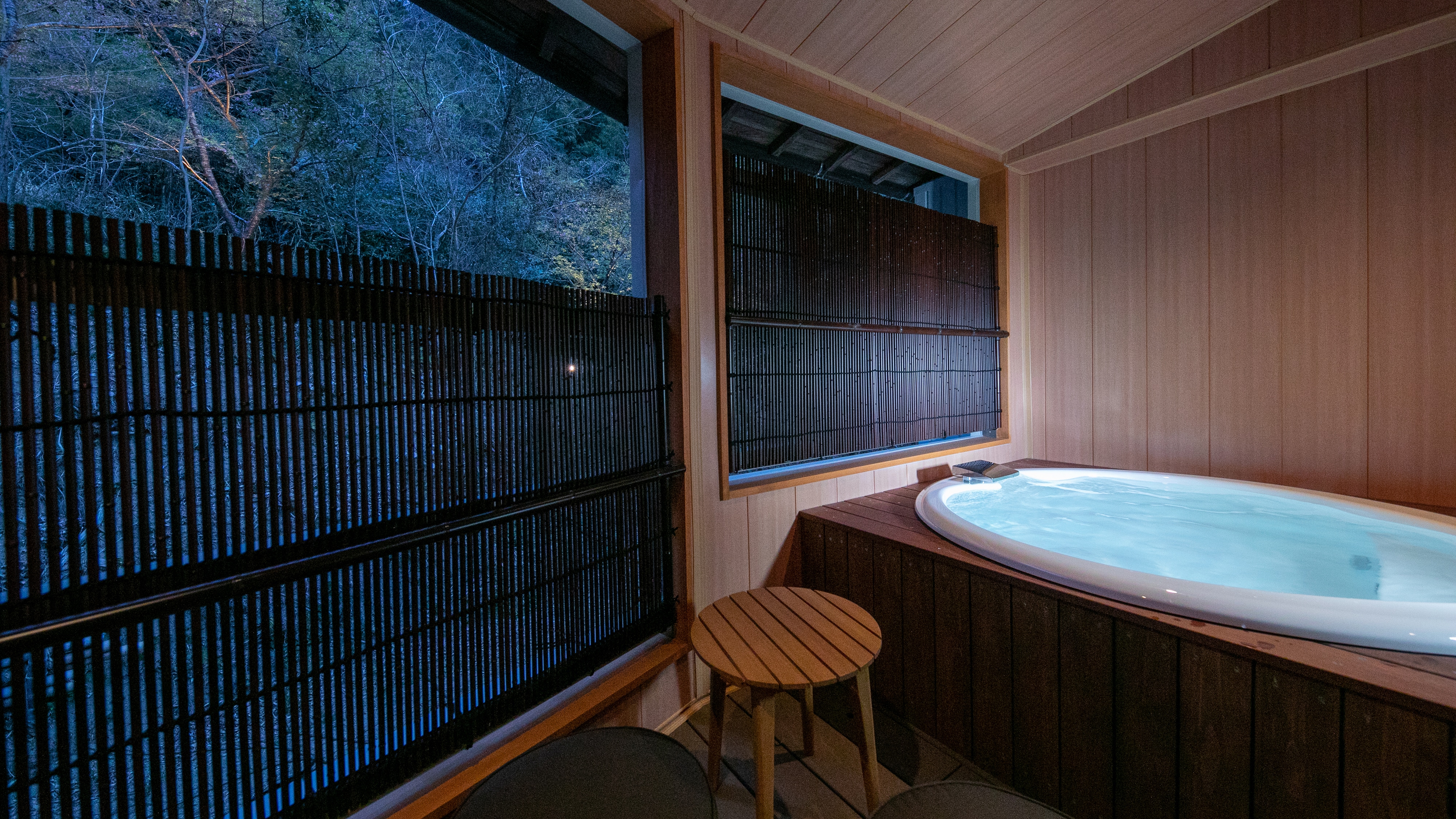 [Sound of water] This 100% sulfur spring water comes from the source, and it leaves your skin feeling silky smooth.
