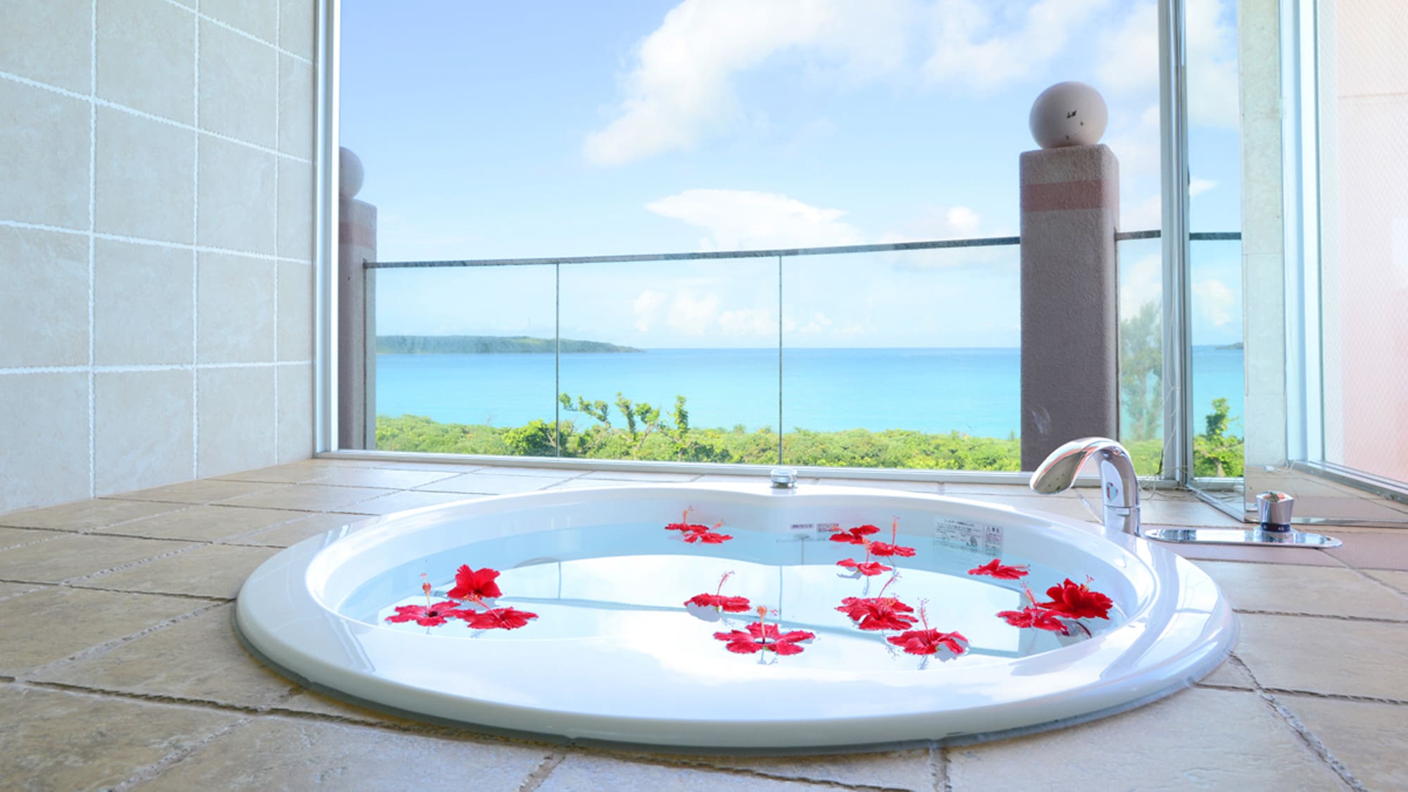 [View Bath Jacuzzi] A jacuzzi overlooking the ocean exclusively available in the Ocean View Suite Room