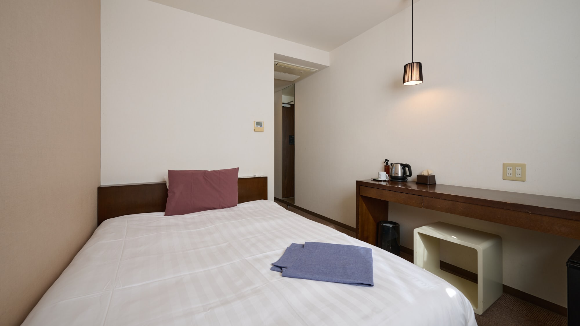 Kamar Double Kompak / Termasuk Sarapan ★Parkir tersedia dengan reservasi melalui telepon★