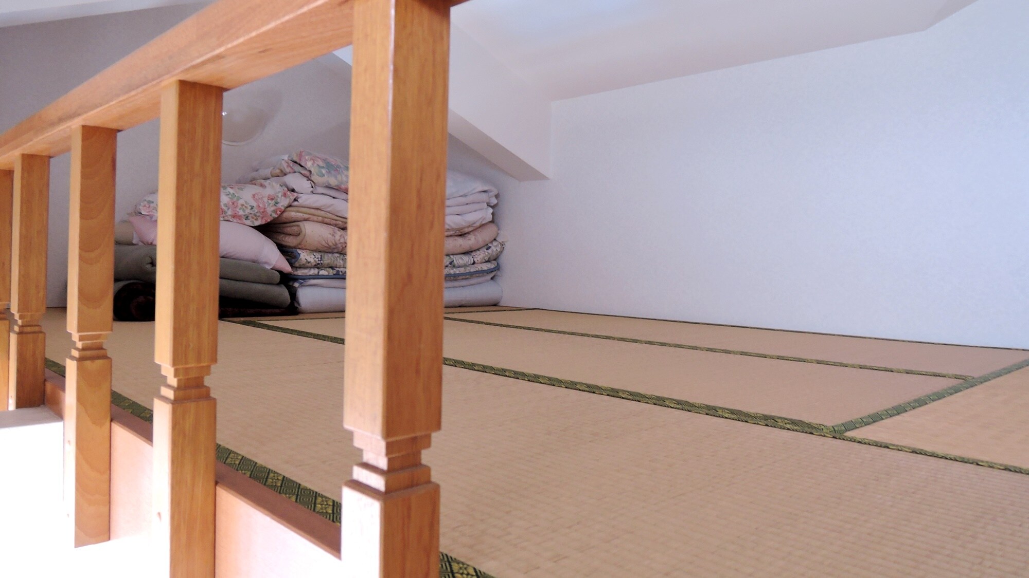 * Example of 6 tatami mats in a Japanese-style room with a loft / Please lay a futon in the loft of tatami mats and have a good night!