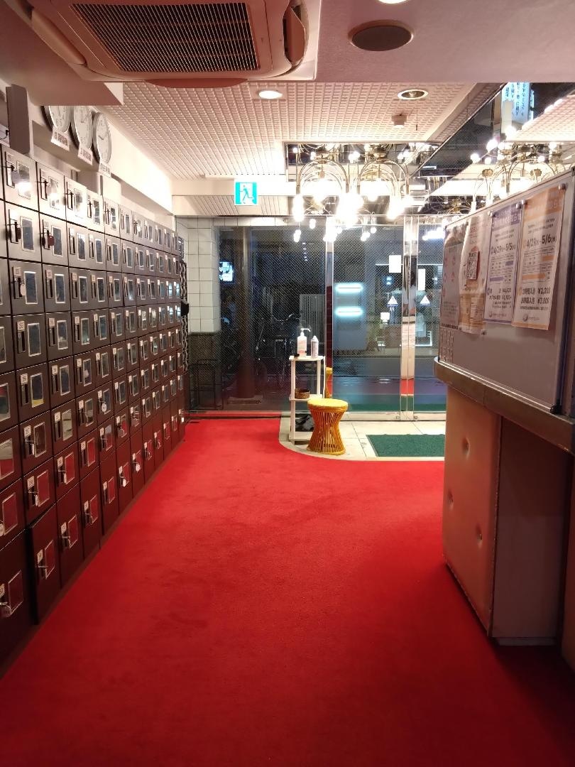 サウナセンター 新大久保店 夜 受付.JPG