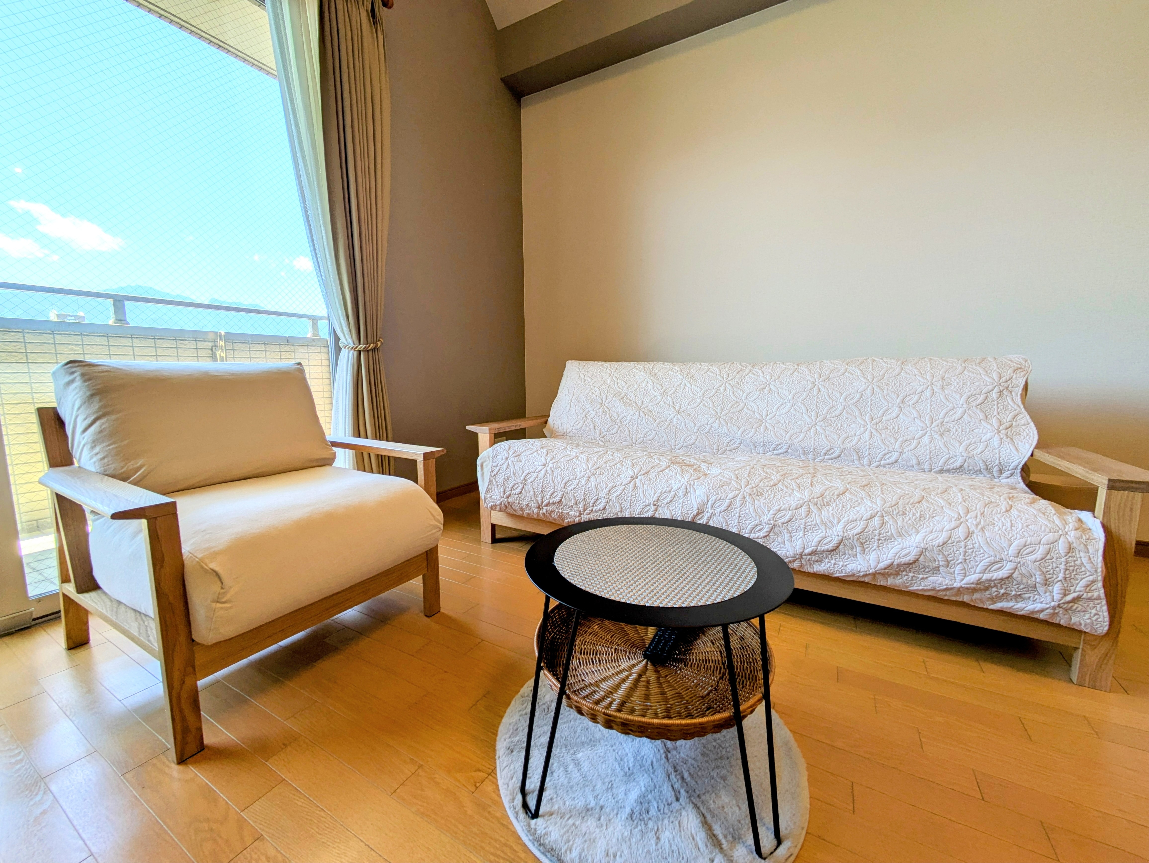 [702] Living/dining room