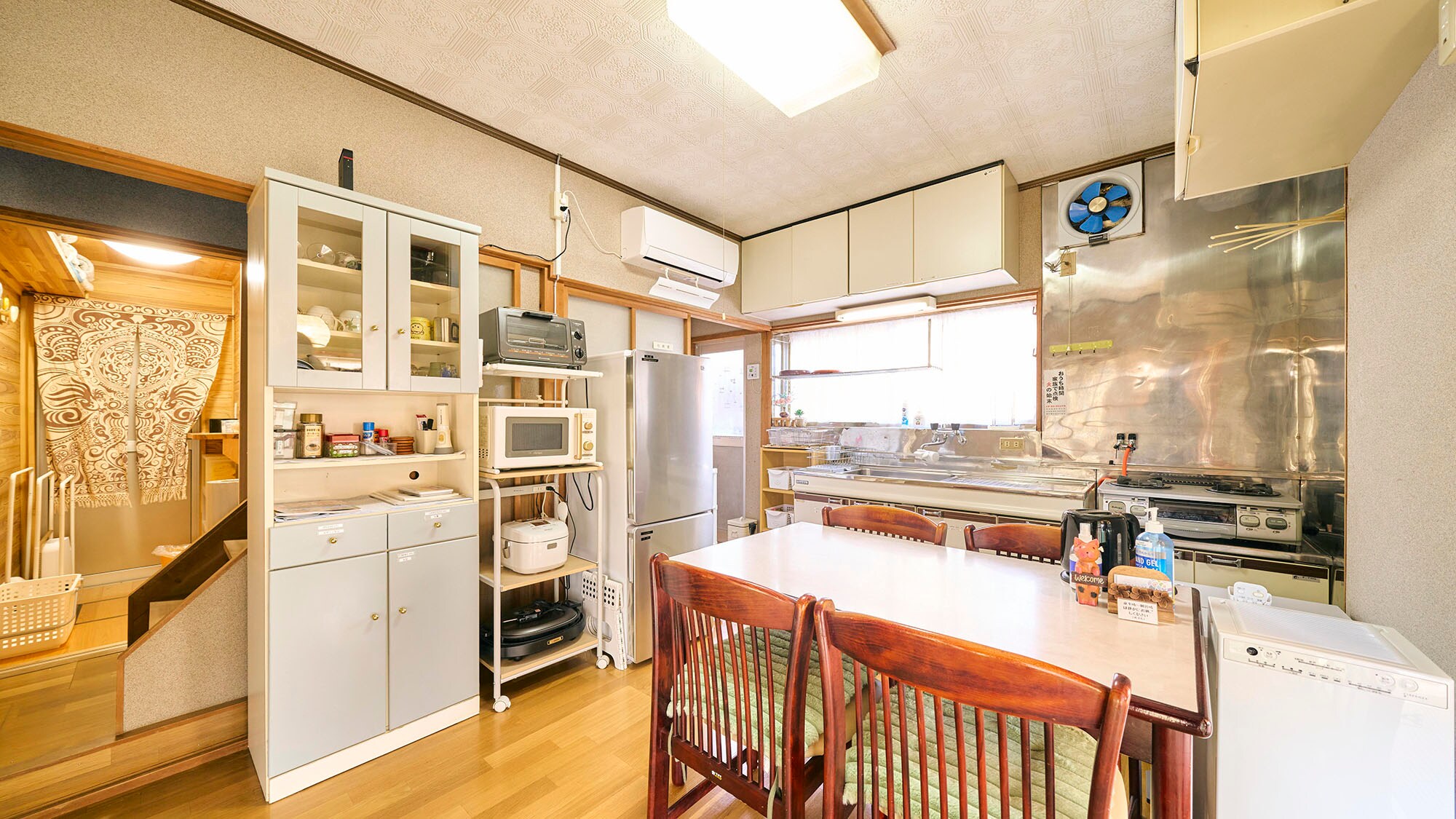 ・[Building B/Kitchen] Dining room where everyone can eat together