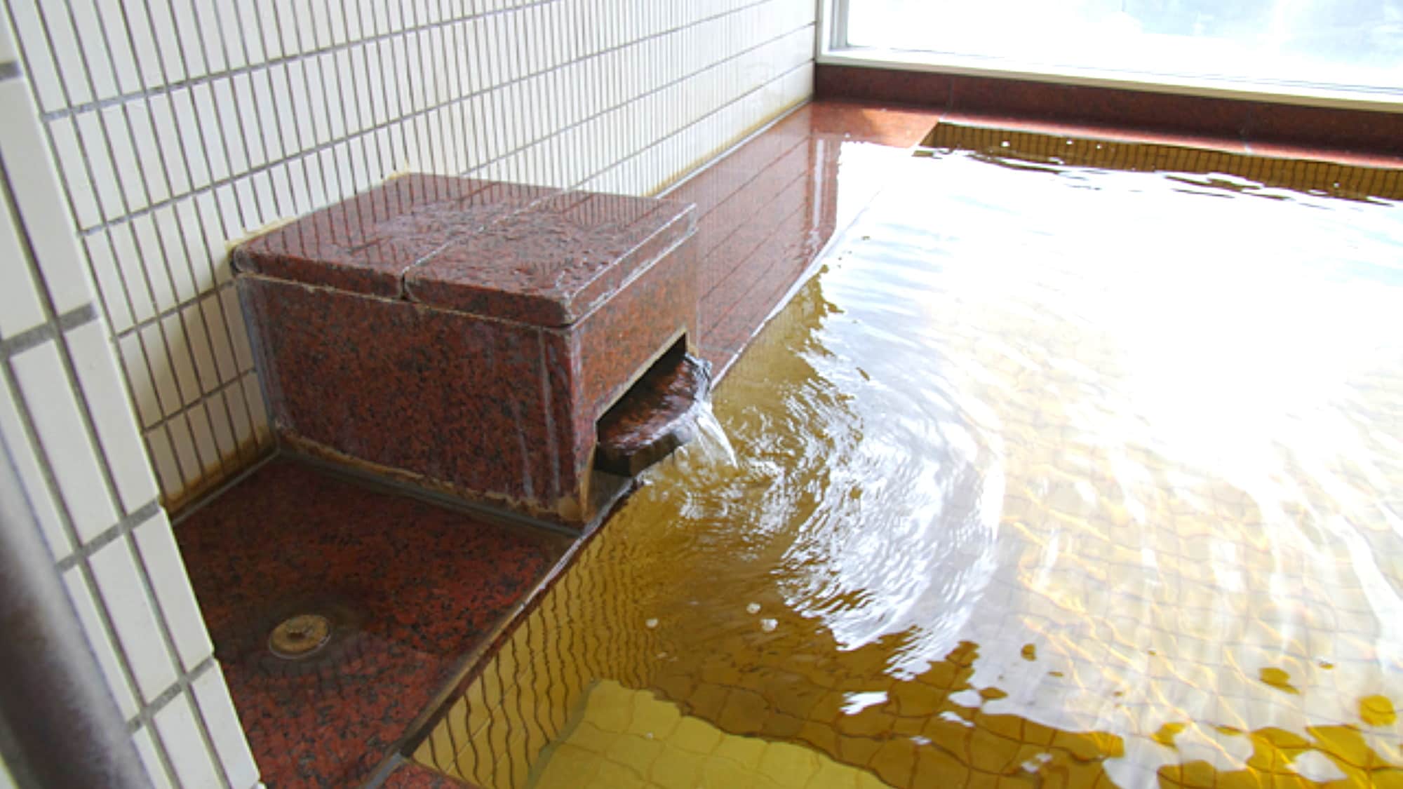 번창하게 솟아나는 온천