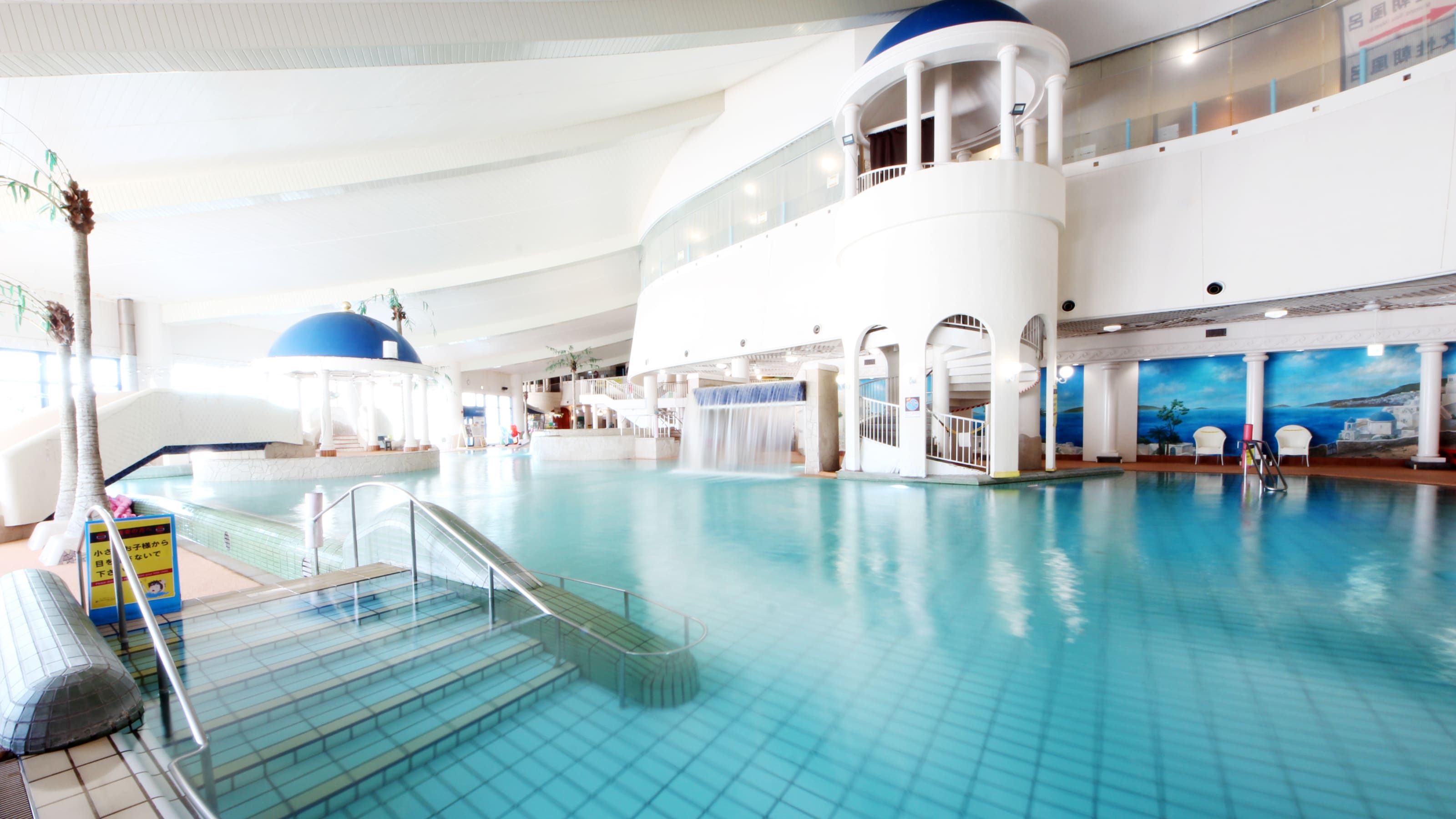 ●● Pool ●● Indoor jumbo pool