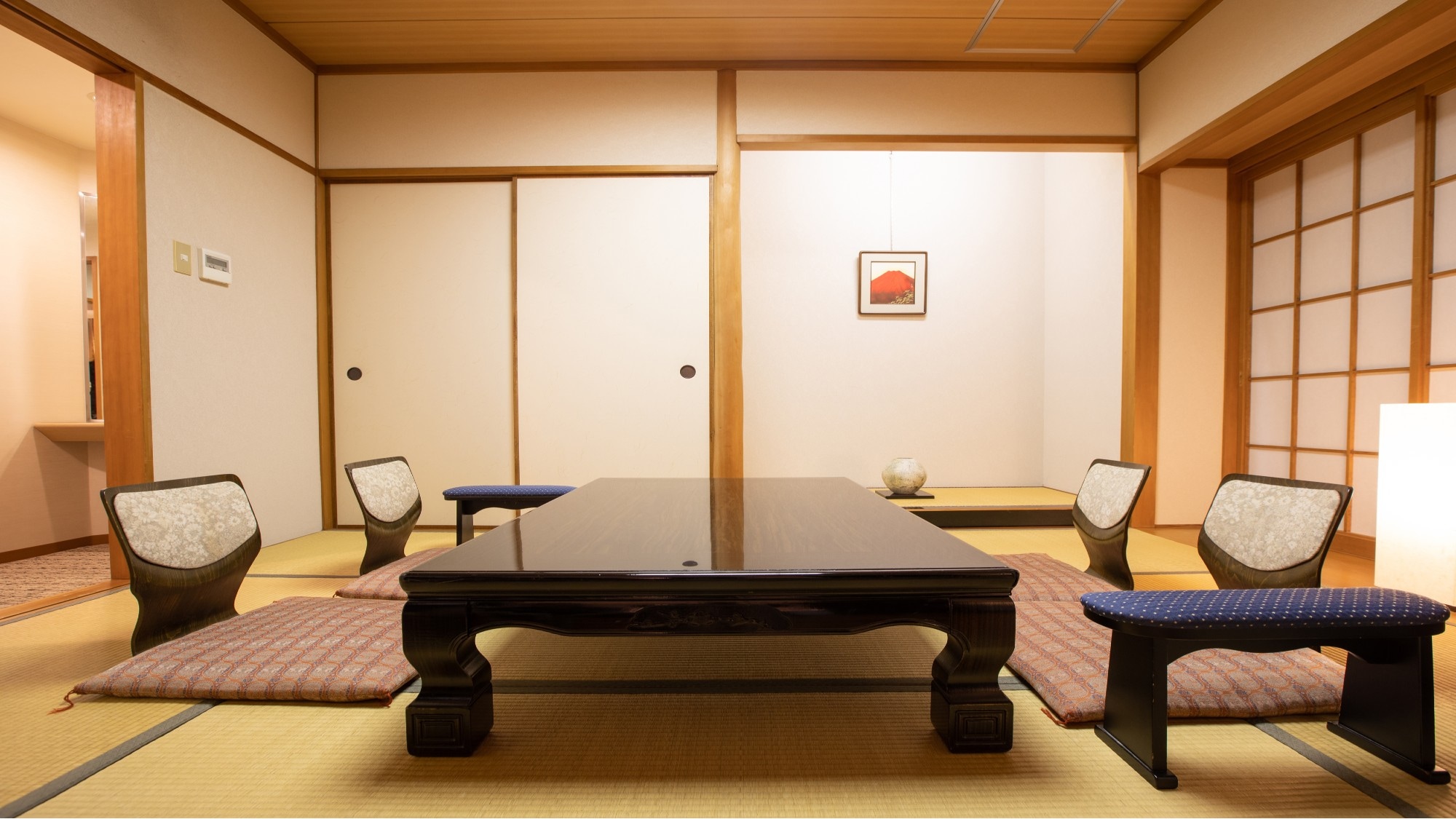 Japanese and Western room (56 square meters / bed width: 120 cm)