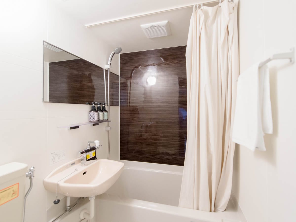 [Guest room bath]