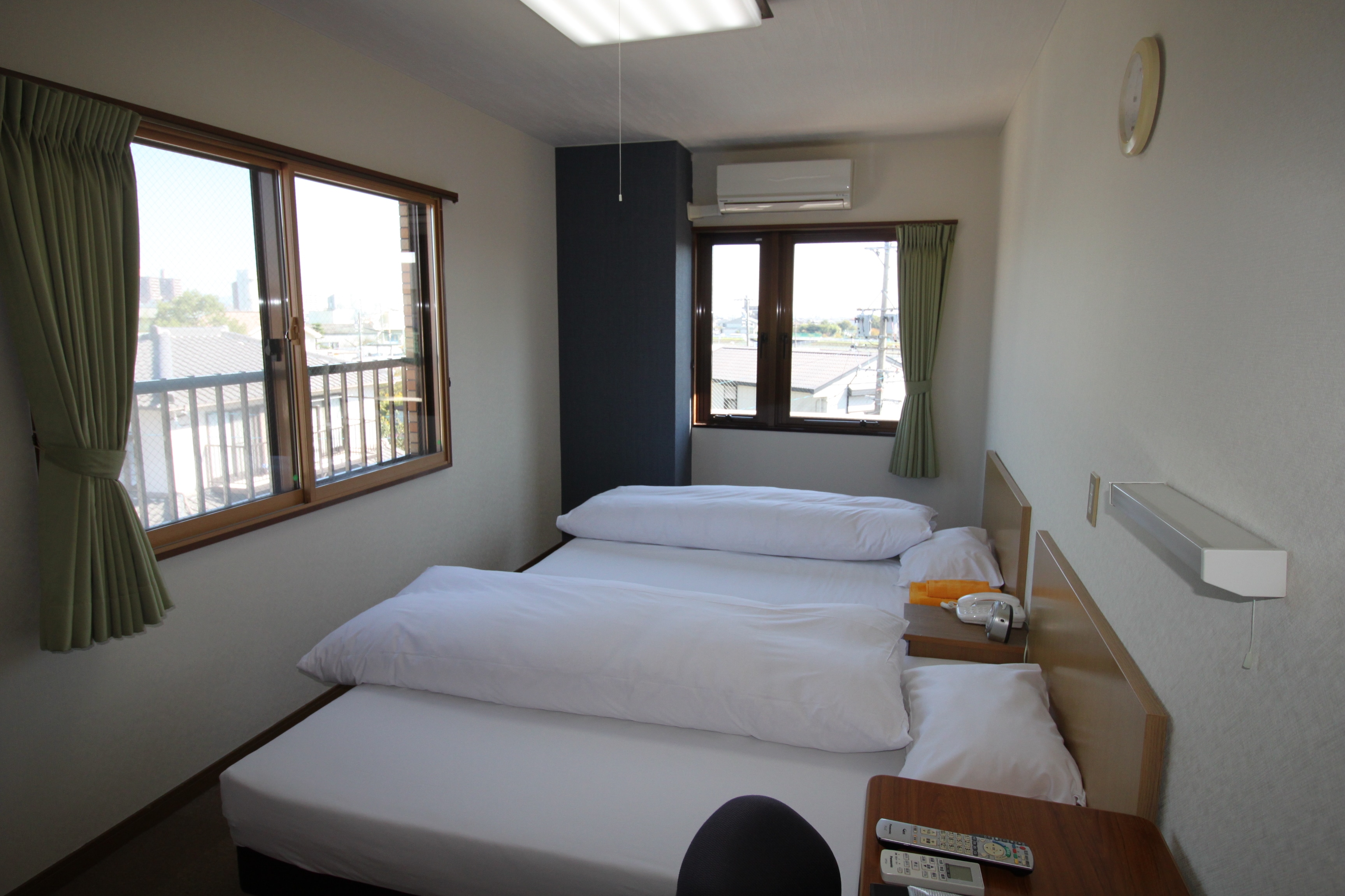 Kamar Twin [Merokok]
