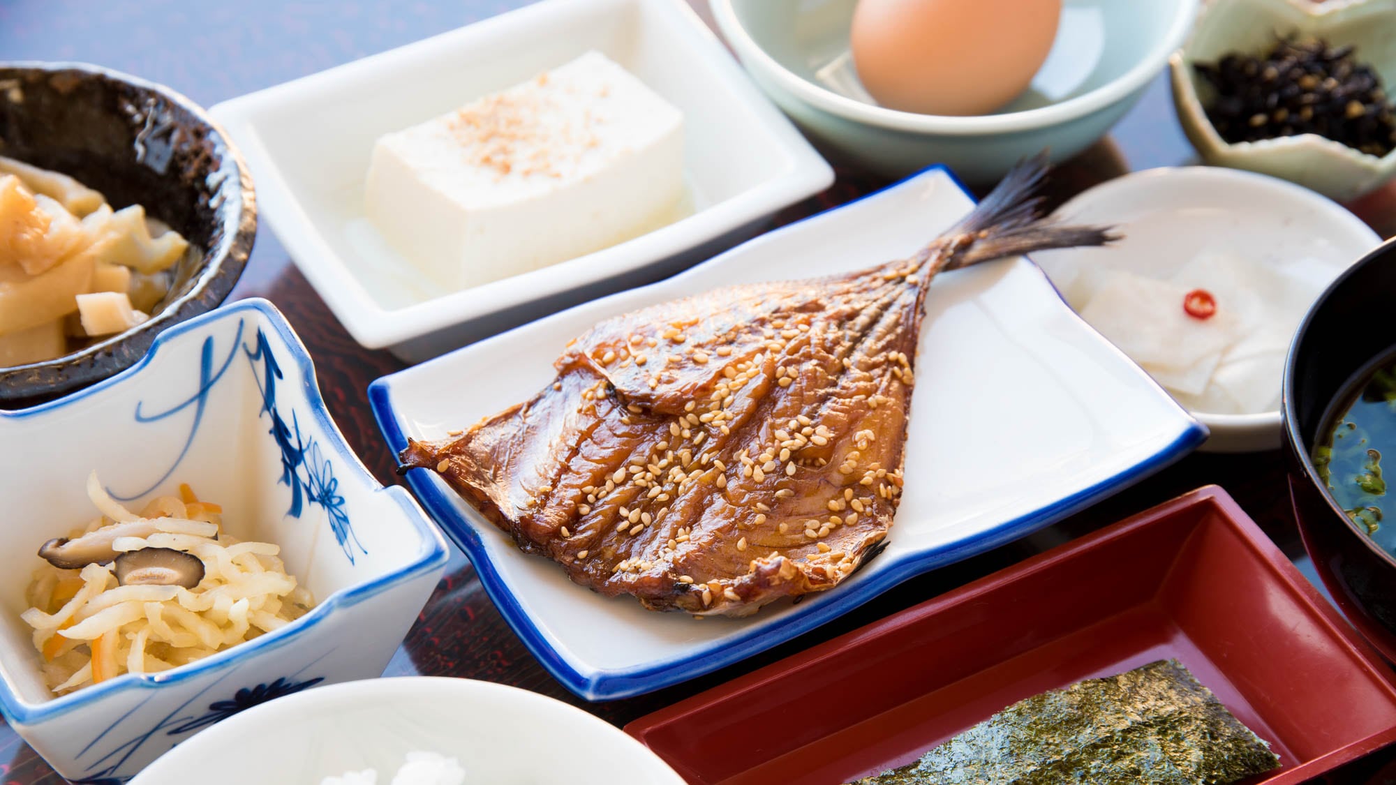*【早餐範例】隔夜乾魚片的肥美肉質與米飯完美搭配！