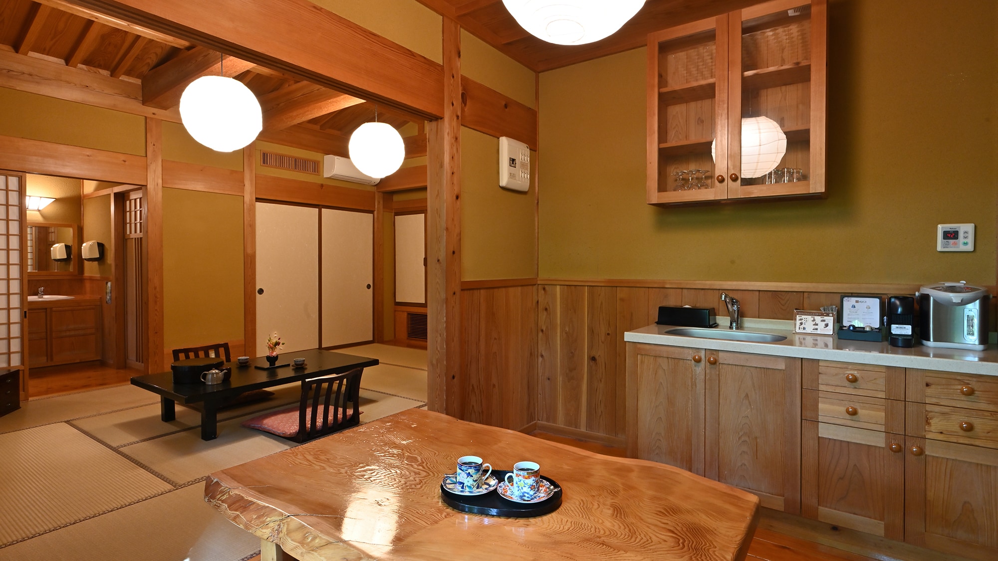 Detached guest room [Hanaikada] 10 tatami Japanese-style room with open-air bath