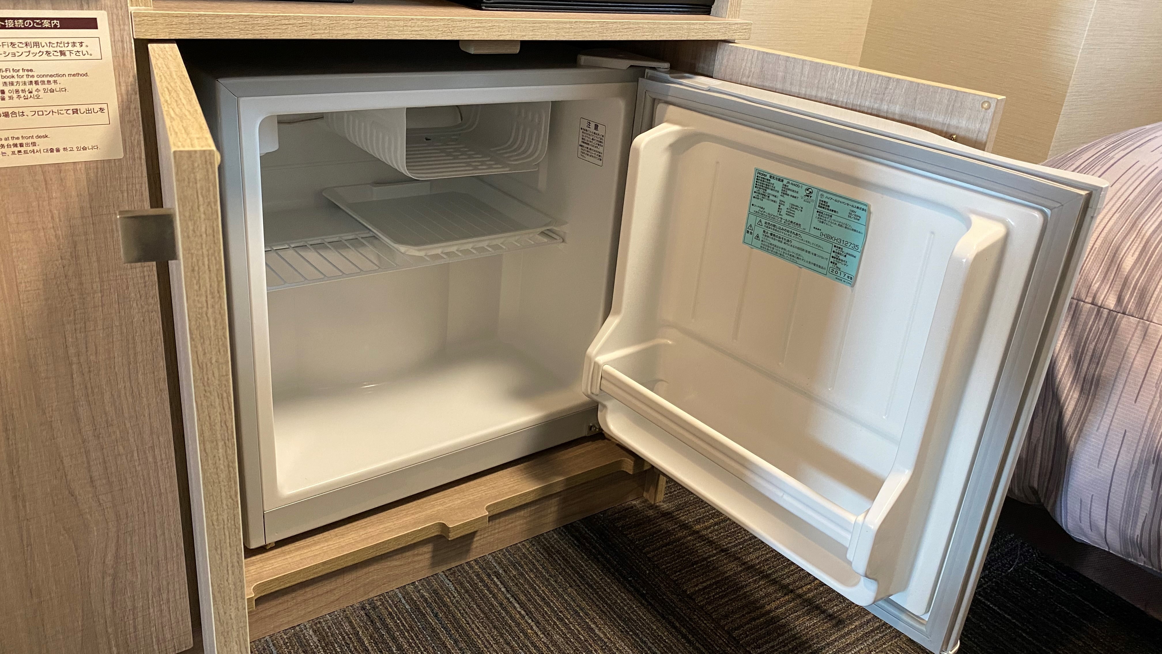 [Refrigerator] Installed in all rooms. Please turn on the power before use.