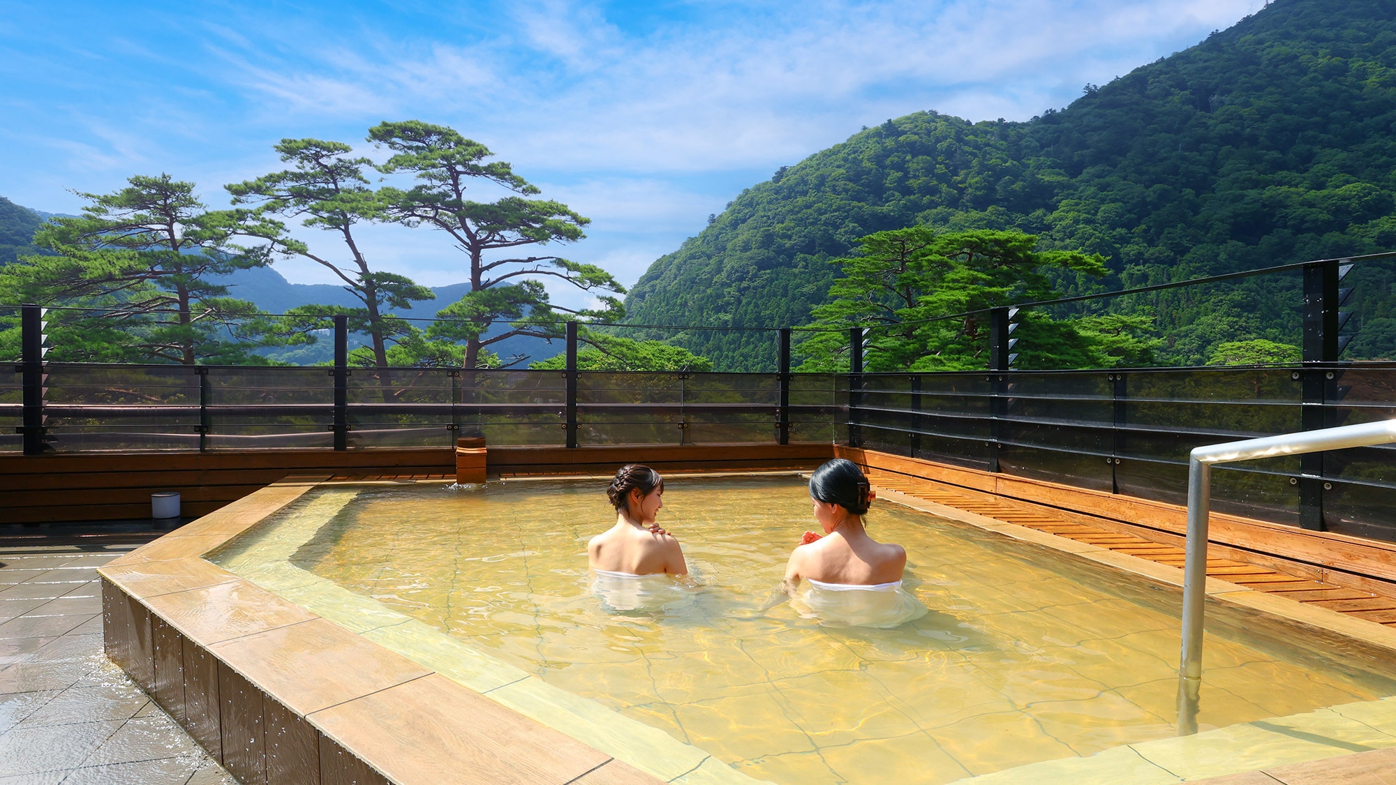 Open-air observation bath