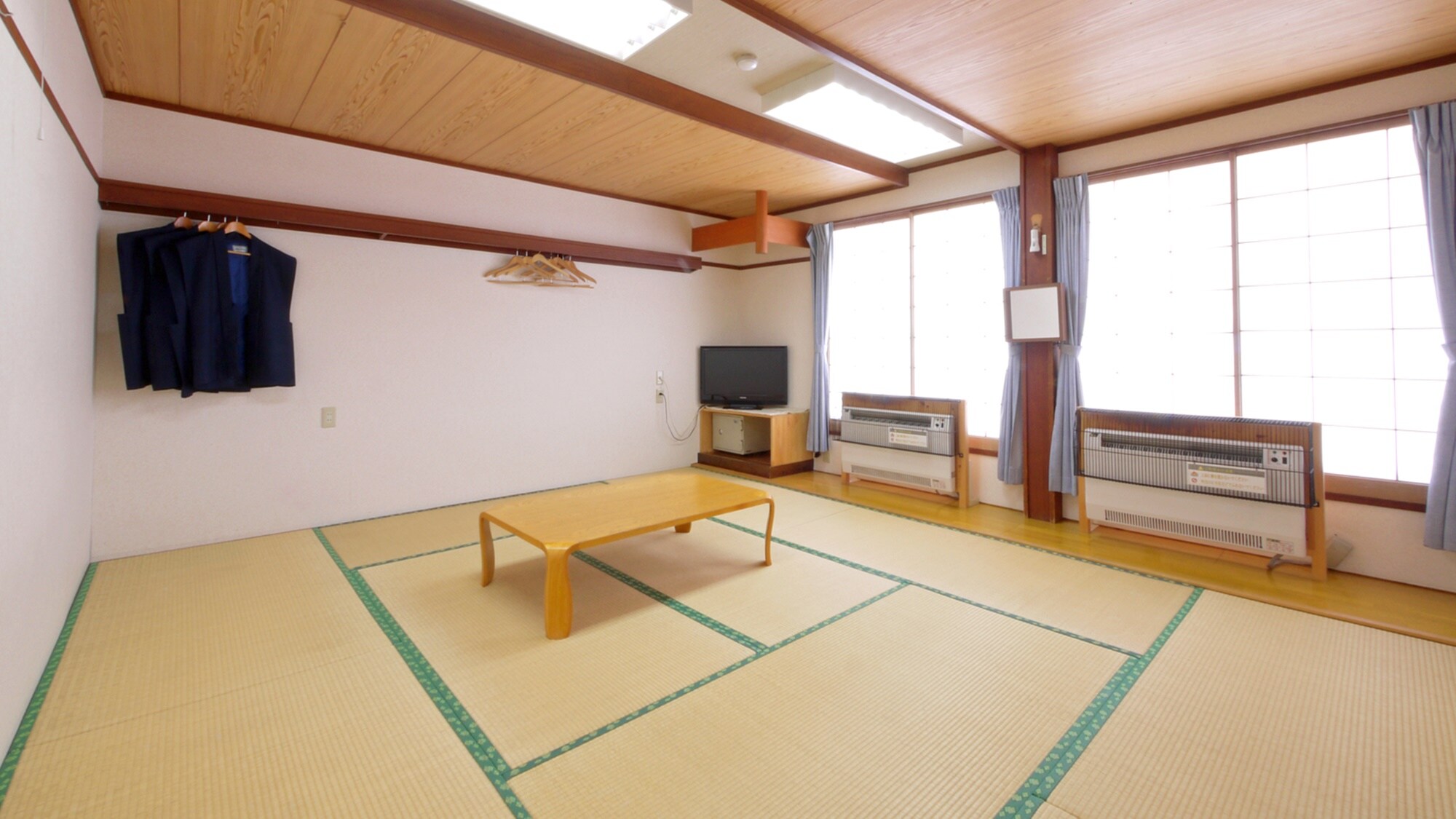 *Kamar bergaya Jepang 10 tatami (contoh) Direkomendasikan untuk keluarga dan rombongan.