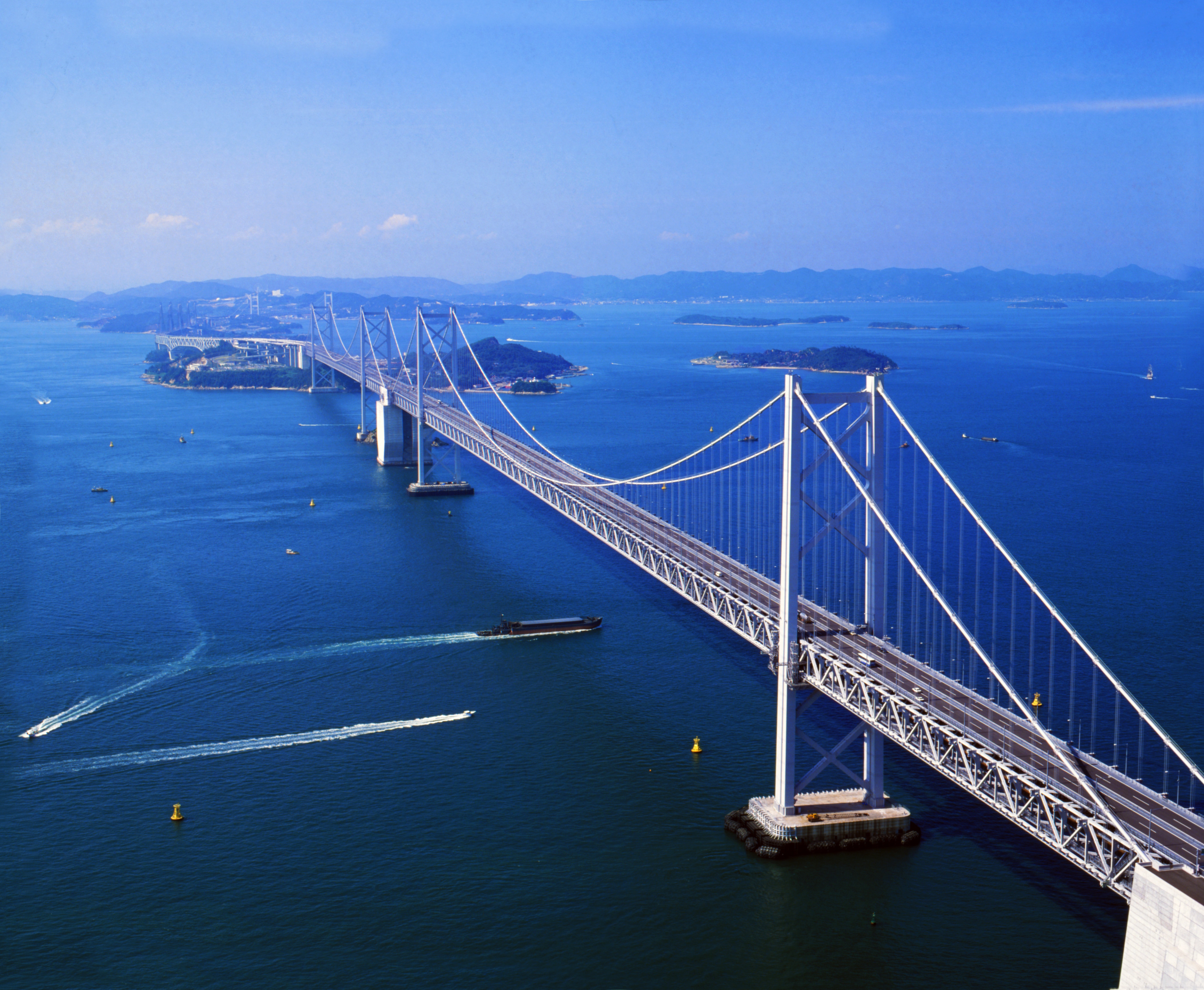 Approximately 7 minutes by car to Seto Ohashi Memorial Park