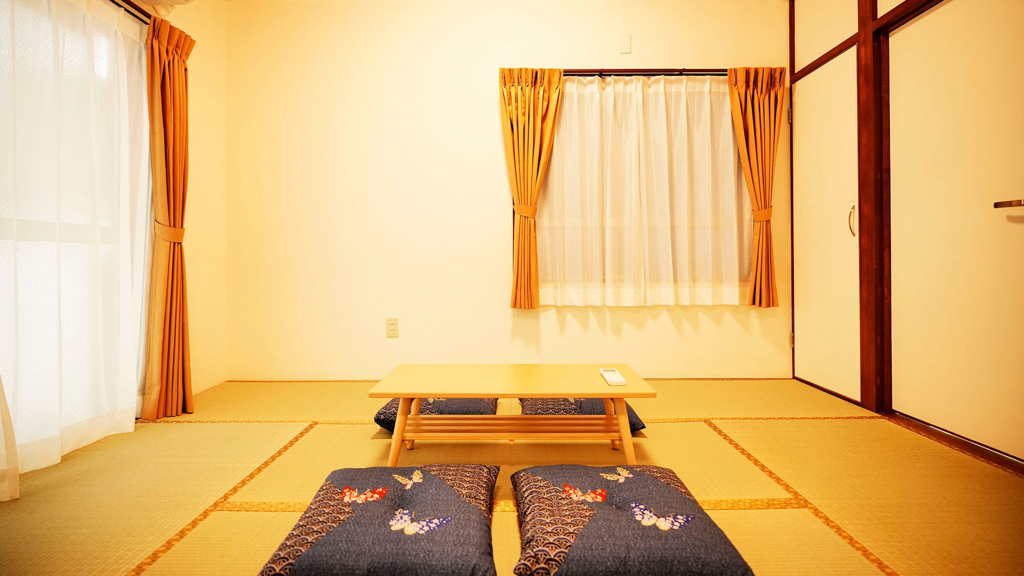 ・Room 201: Two adjoining Japanese-style rooms