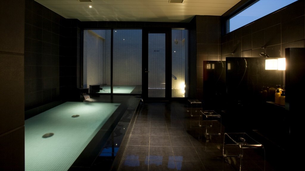 Sky Spa indoor bath (female)