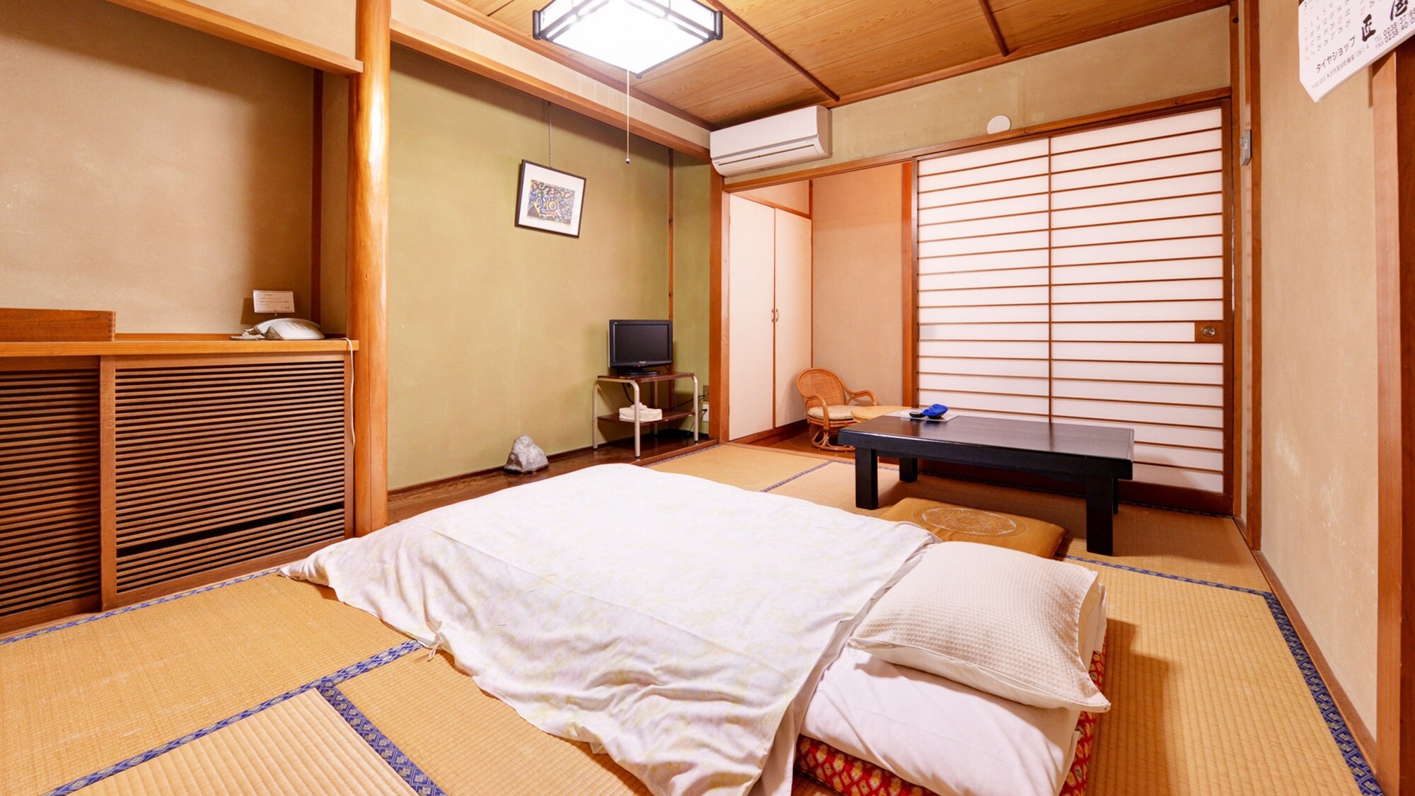 * Kamar bergaya Jepang (contoh kamar tamu) / Silakan habiskan liburan santai di kamar bergaya Jepang murni yang menenangkan.