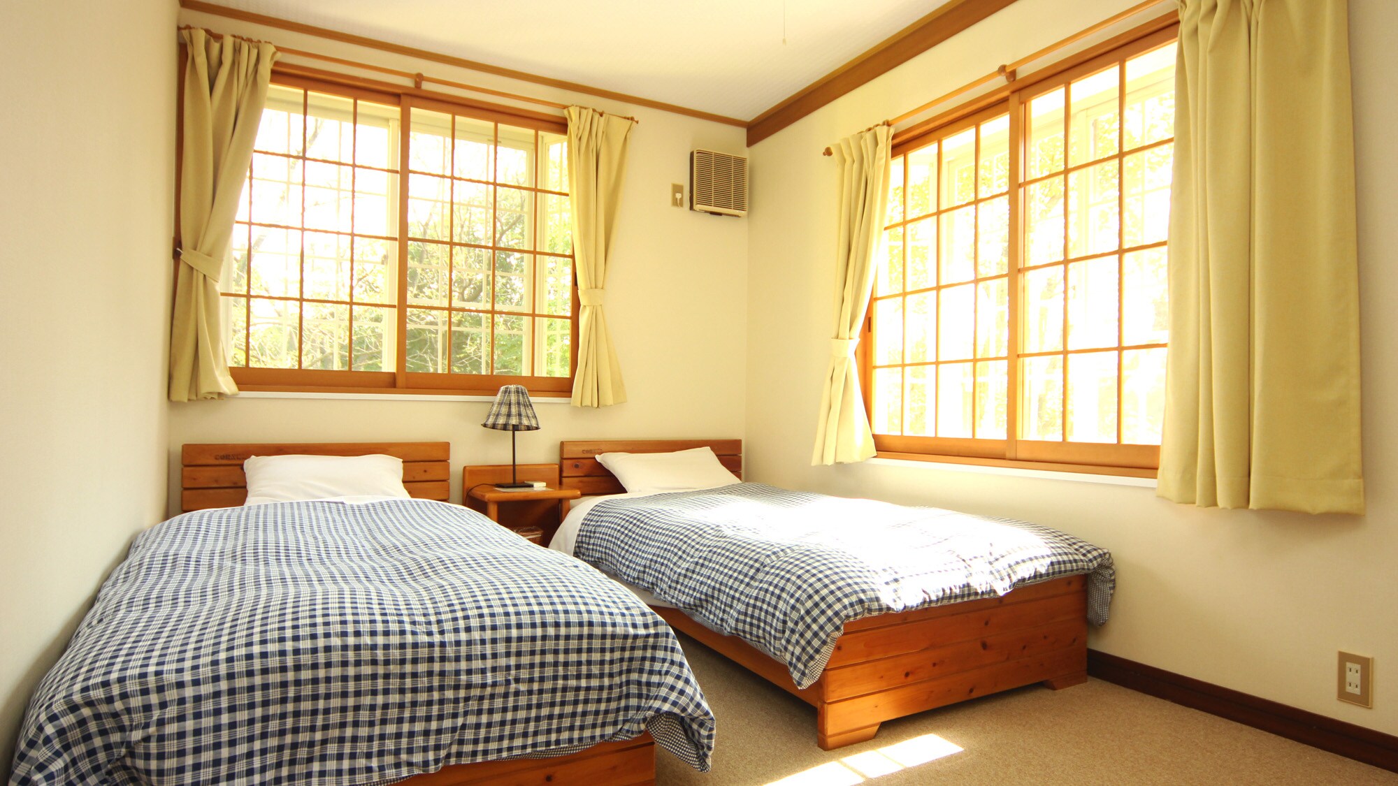 This room has a bathroom and toilet. We will prepare rooms according to the number of people.