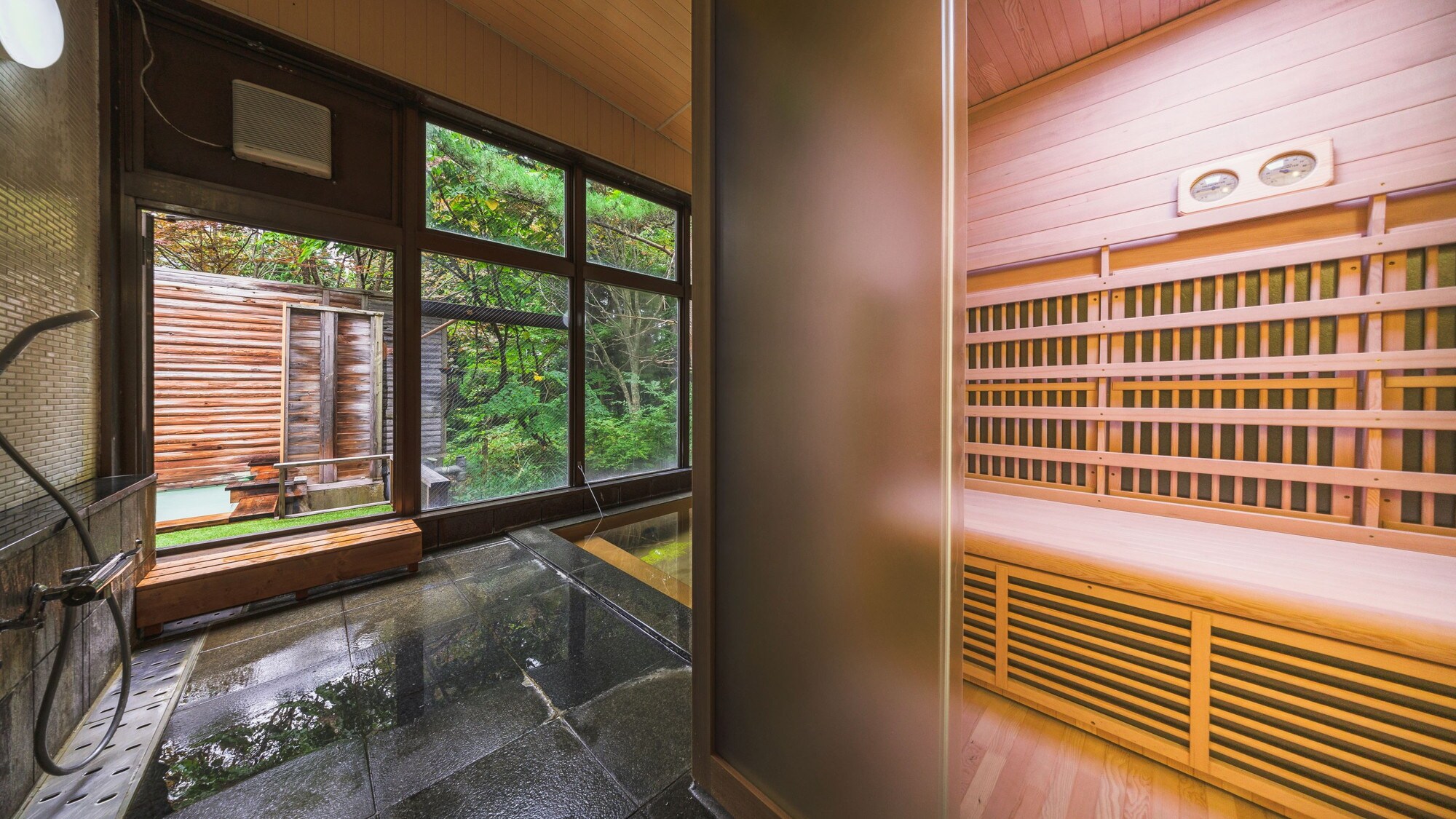 Open-air bath with sauna "Fugetsu"