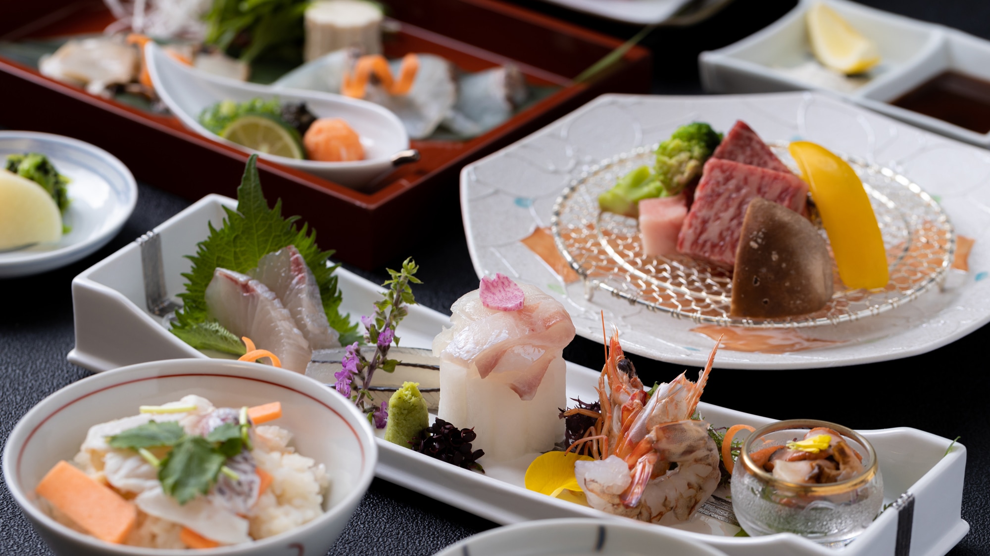 For those who value quality over quantity. Using Ehime's gem ingredients, the chef carefully created [Delicious small amount kaiseki]