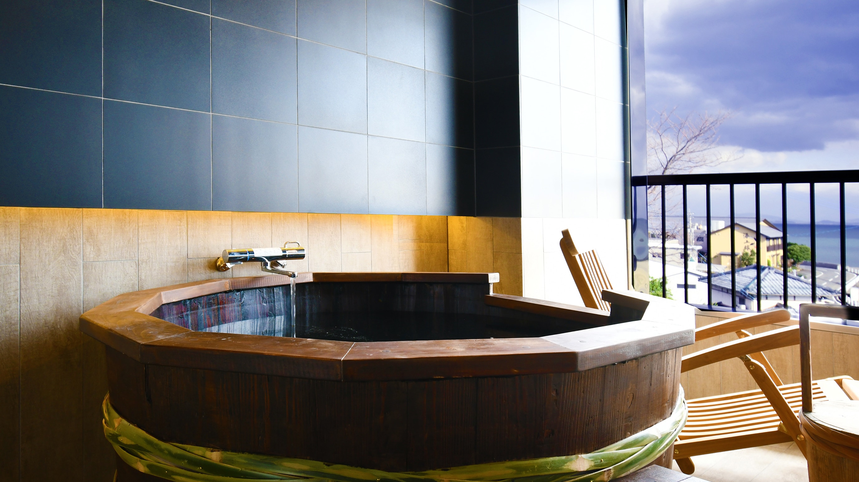 Rooms with open-air baths