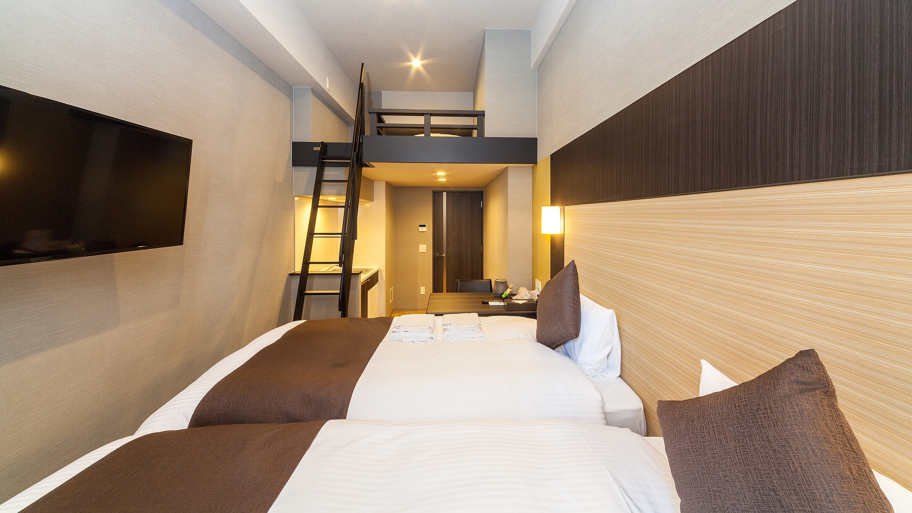 <Japanese modern twin room> An example of a guest room