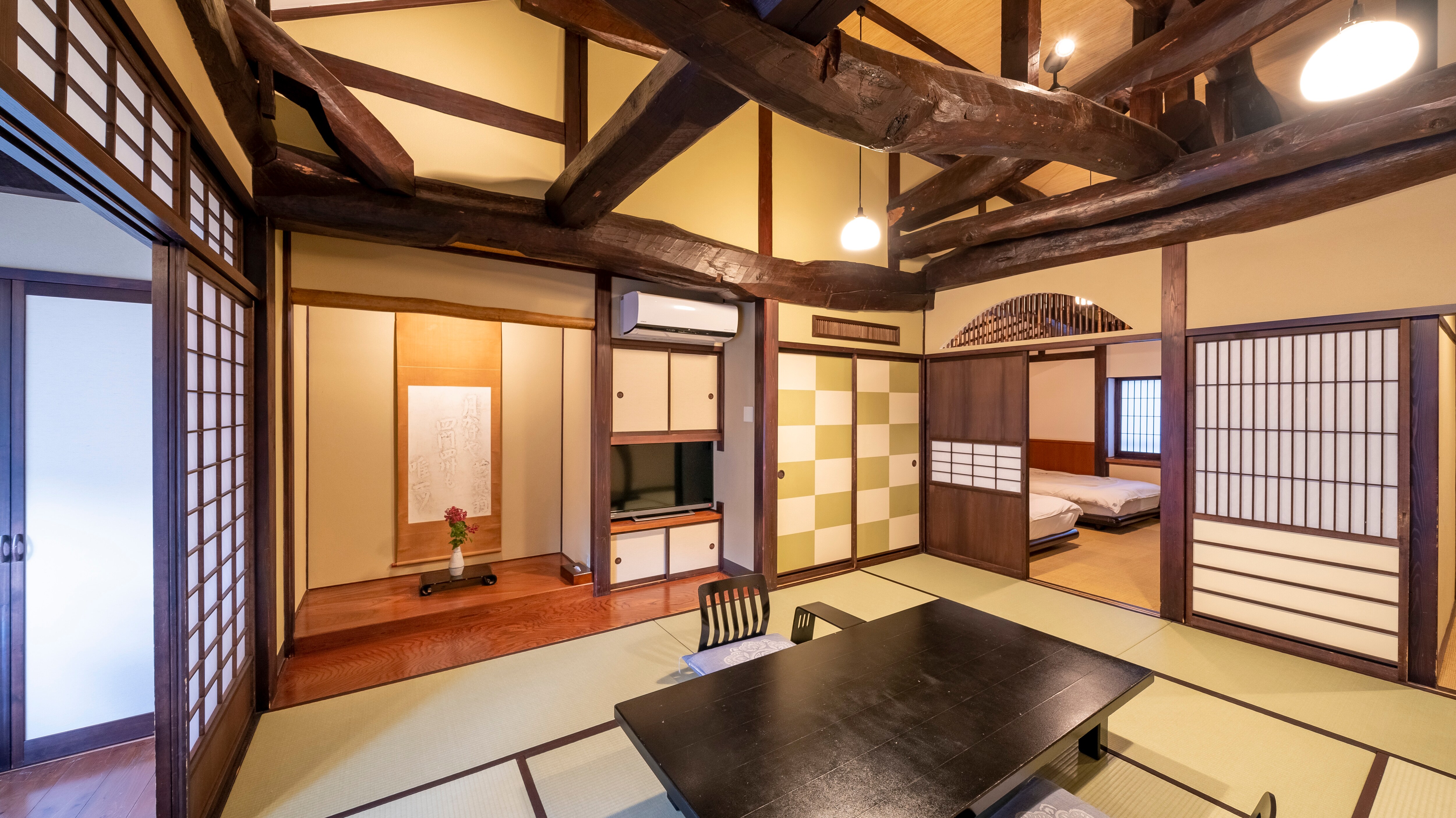 [Japanese and Western room with cypress hot water] Old folk house style suite Yamaboshian / Fukujusou