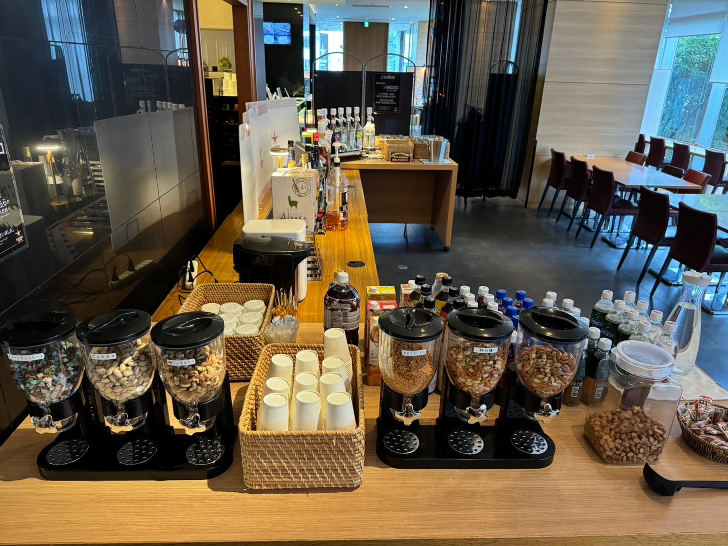 HappyHour Alcoholic drinks, soft drinks, and snacks: Over 60 varieties in total
