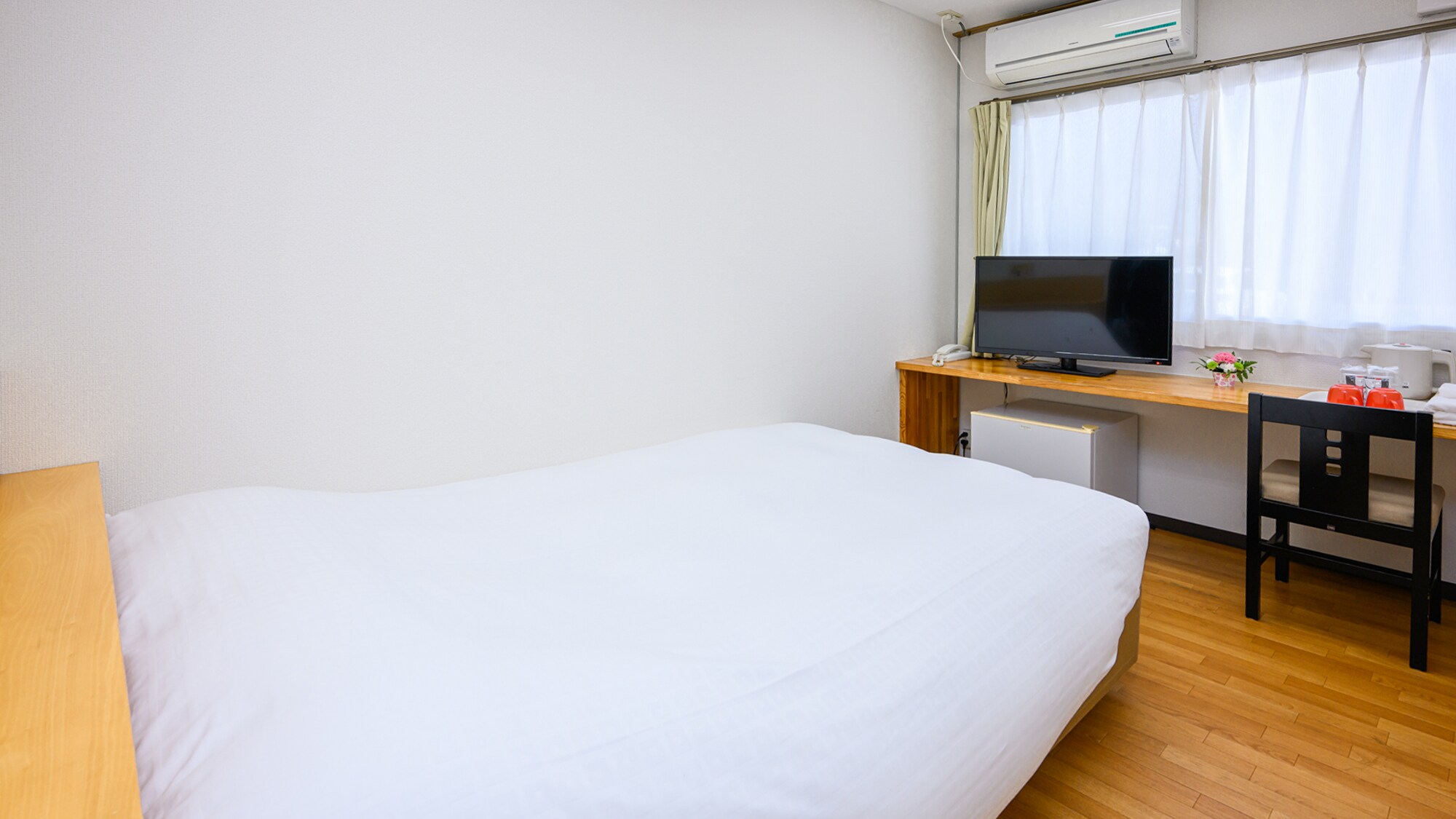 Enjoy a fluffy and comfortable sleep. All rooms are equipped with French beds.