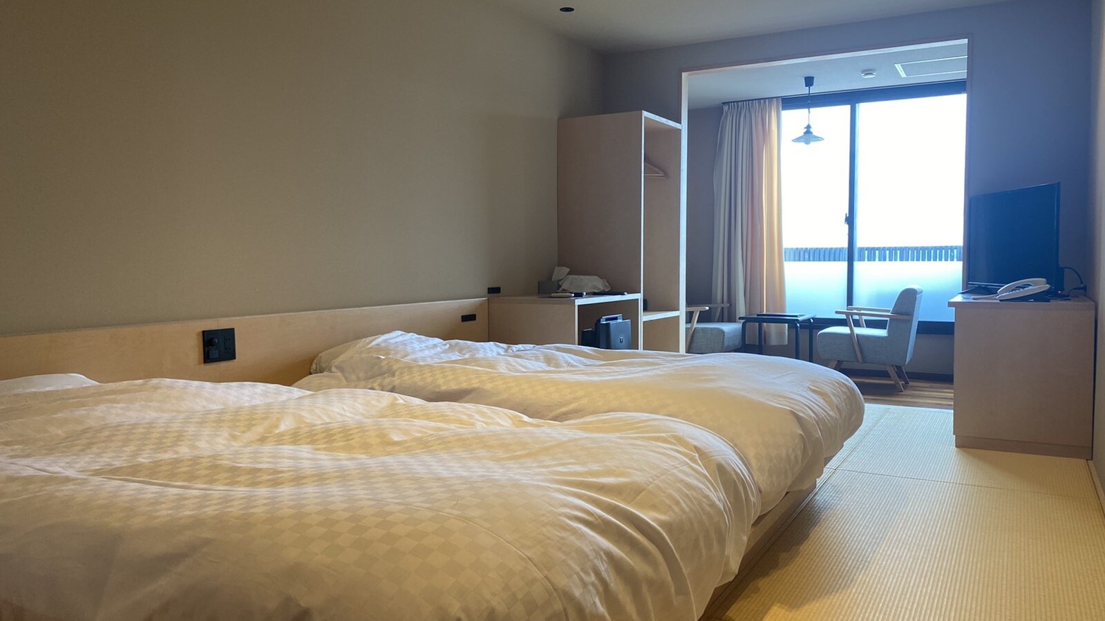 Kamar bergaya barat dengan pemandangan laut