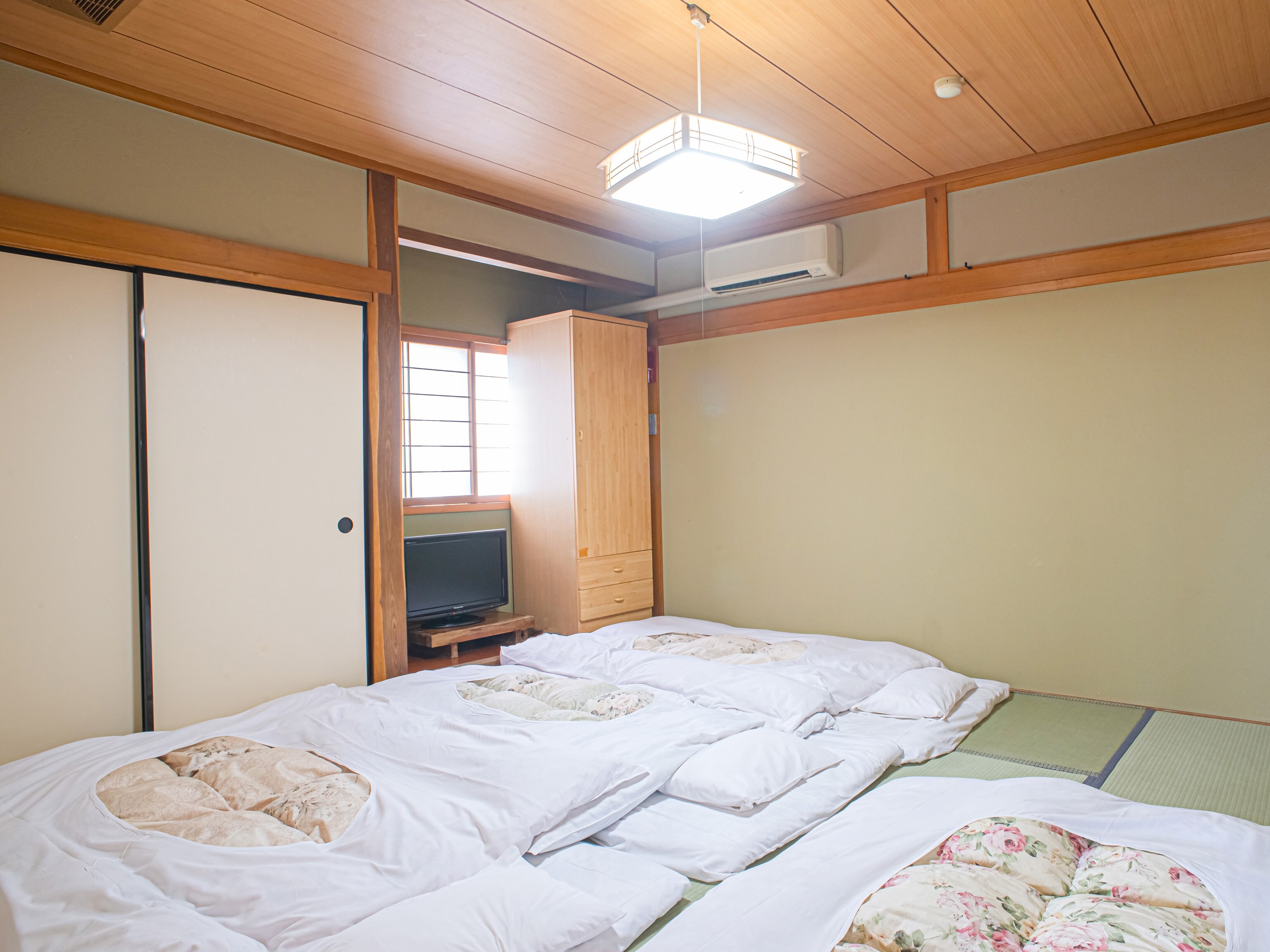 Phòng Iris (có sẵn Futon)