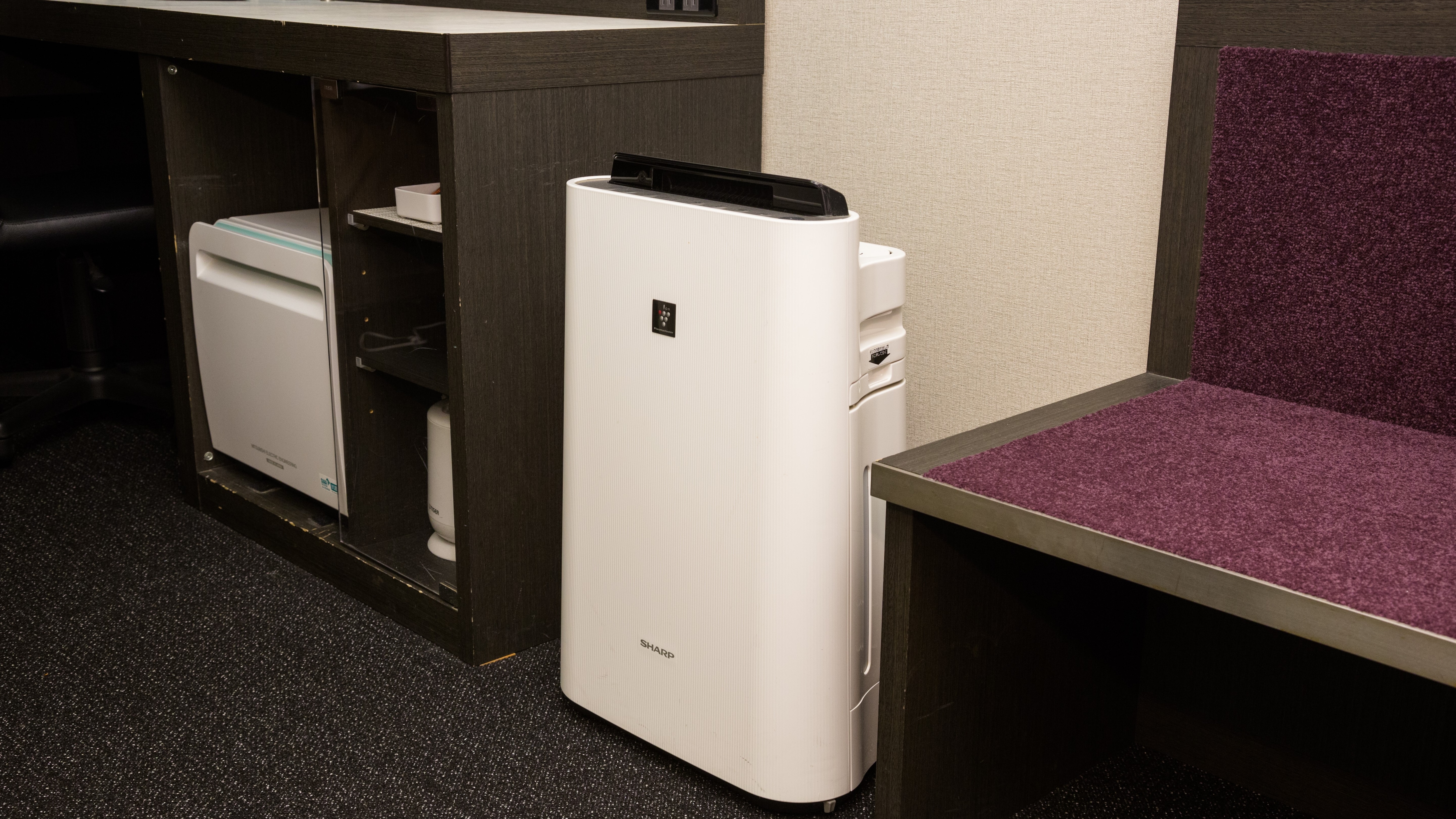 Air purifier with humidification function